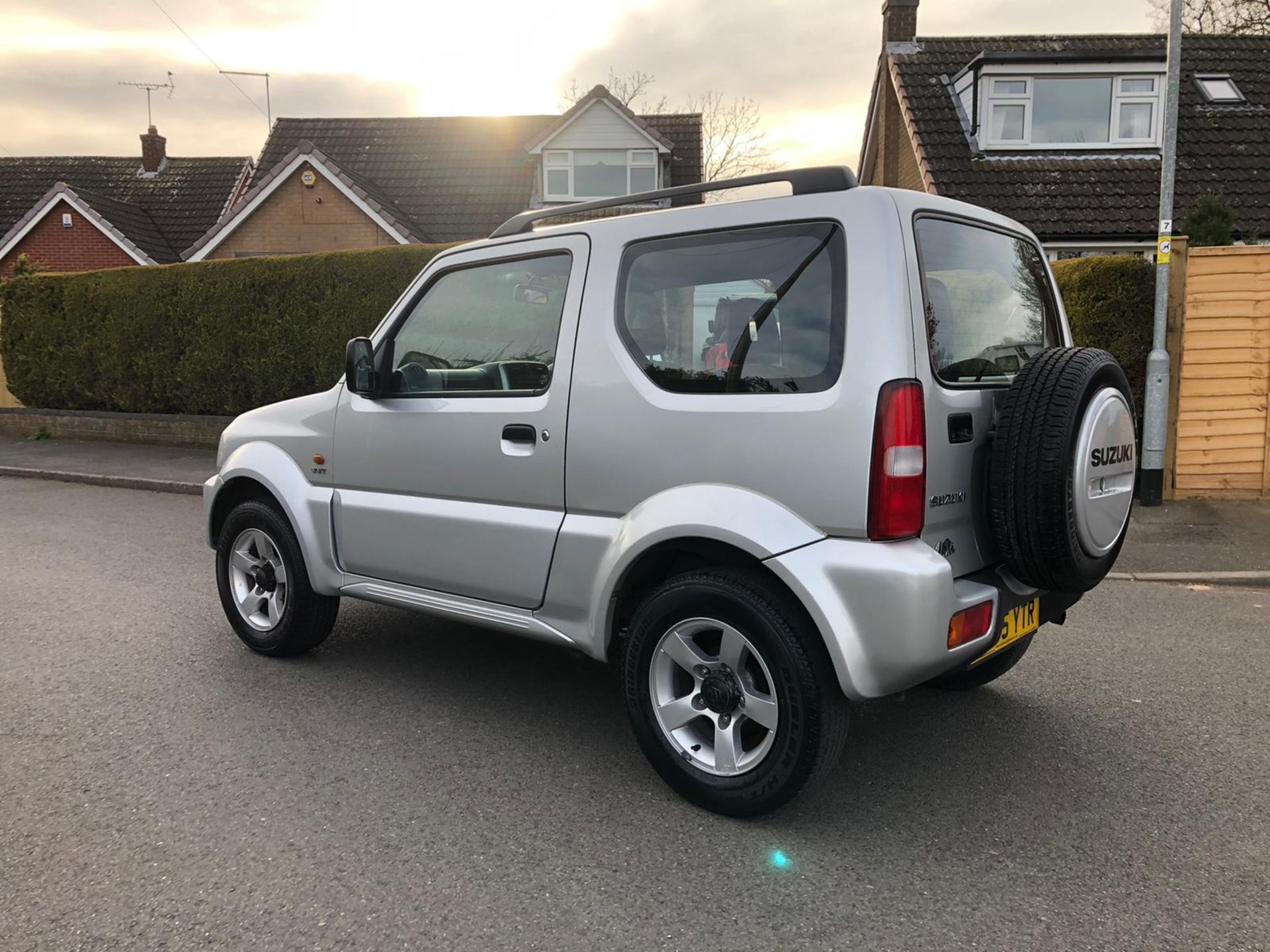 2005/05 REG SUZUKI JIMNY VVTS 1.3L PETROL SILVER, SHOWING 4 FORMER KEEPERS *NO VAT* - Image 5 of 9