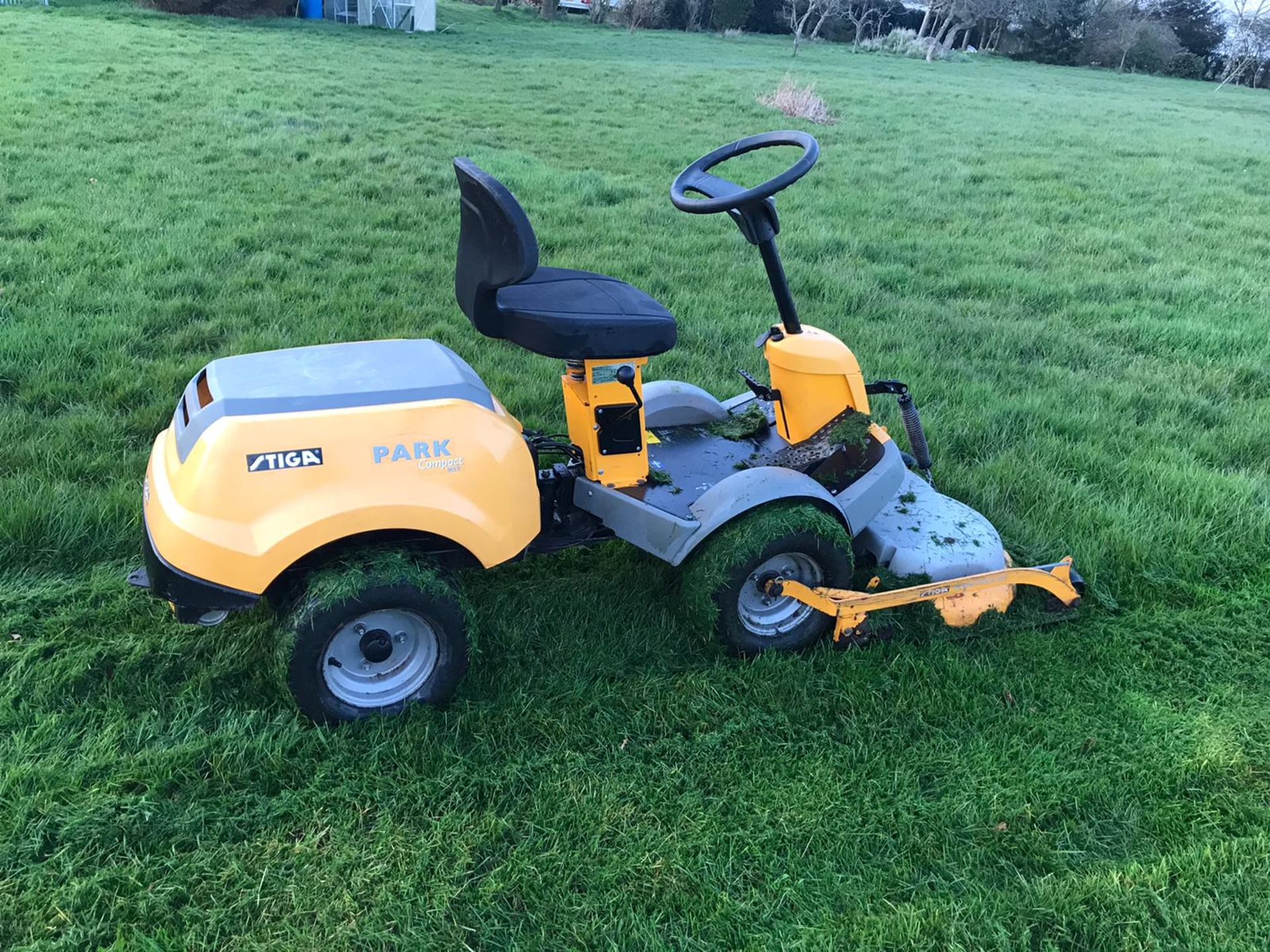 STIGA PARK COMPACT HST RIDE ON LAWN MOWER, RUNS, WORKS & CUTS *NO VAT* - Image 8 of 8