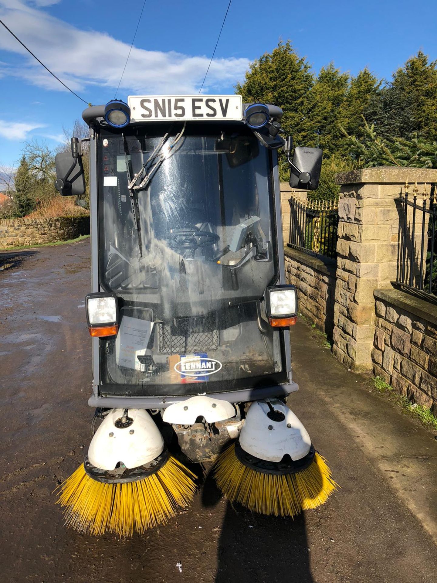 2015/15 REG GREEN MACHINE TENNANT ROAD SWEEPER, SHOWING 1 FORMER KEEPER *PLUS VAT* - Image 2 of 8