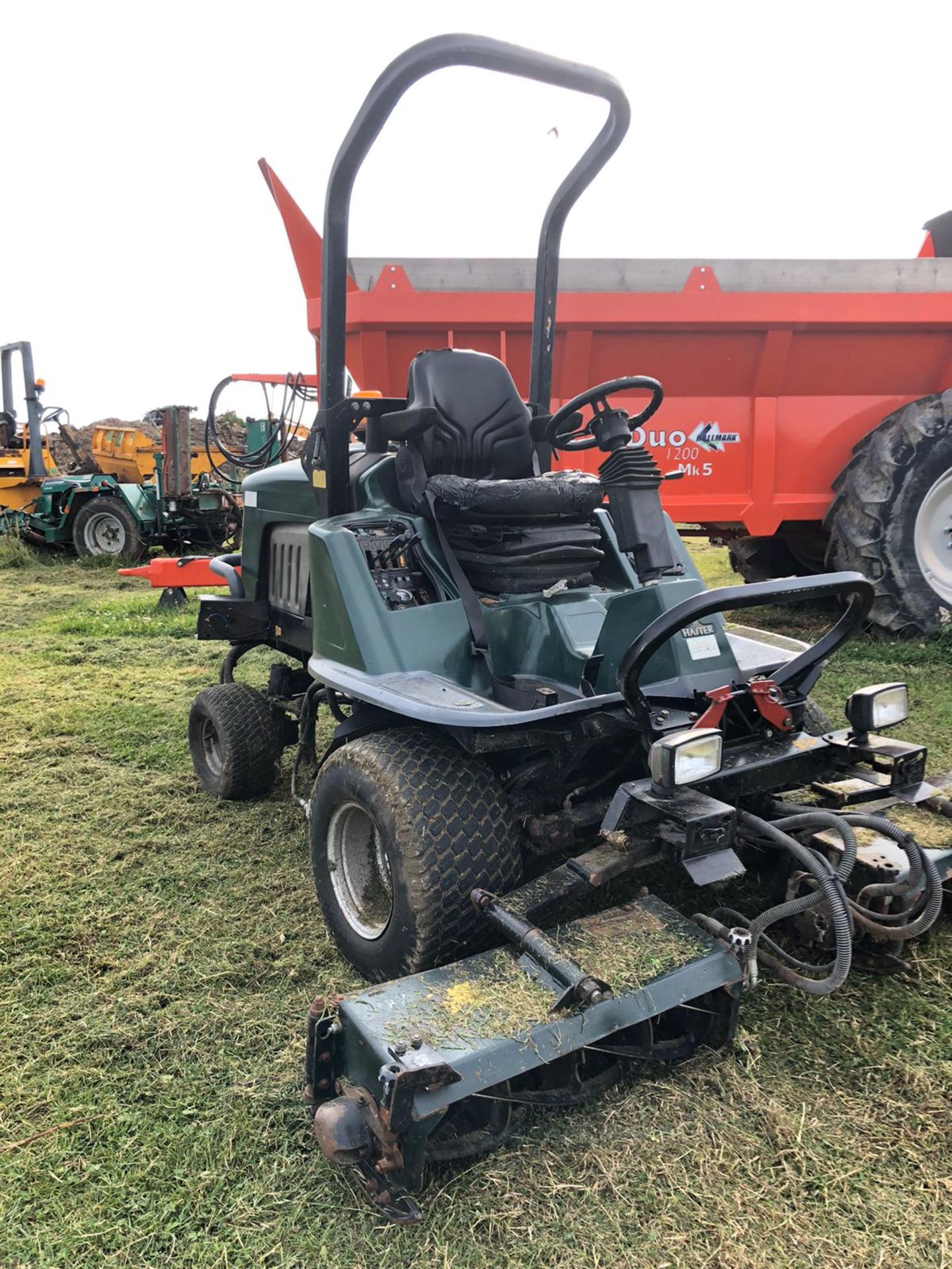 HAYTER L324 RIDE ON LAWN MOWER, 4 WHEEL DRIVE, RUNS, WORKS AND CUTS *PLUS VAT* - Image 3 of 6