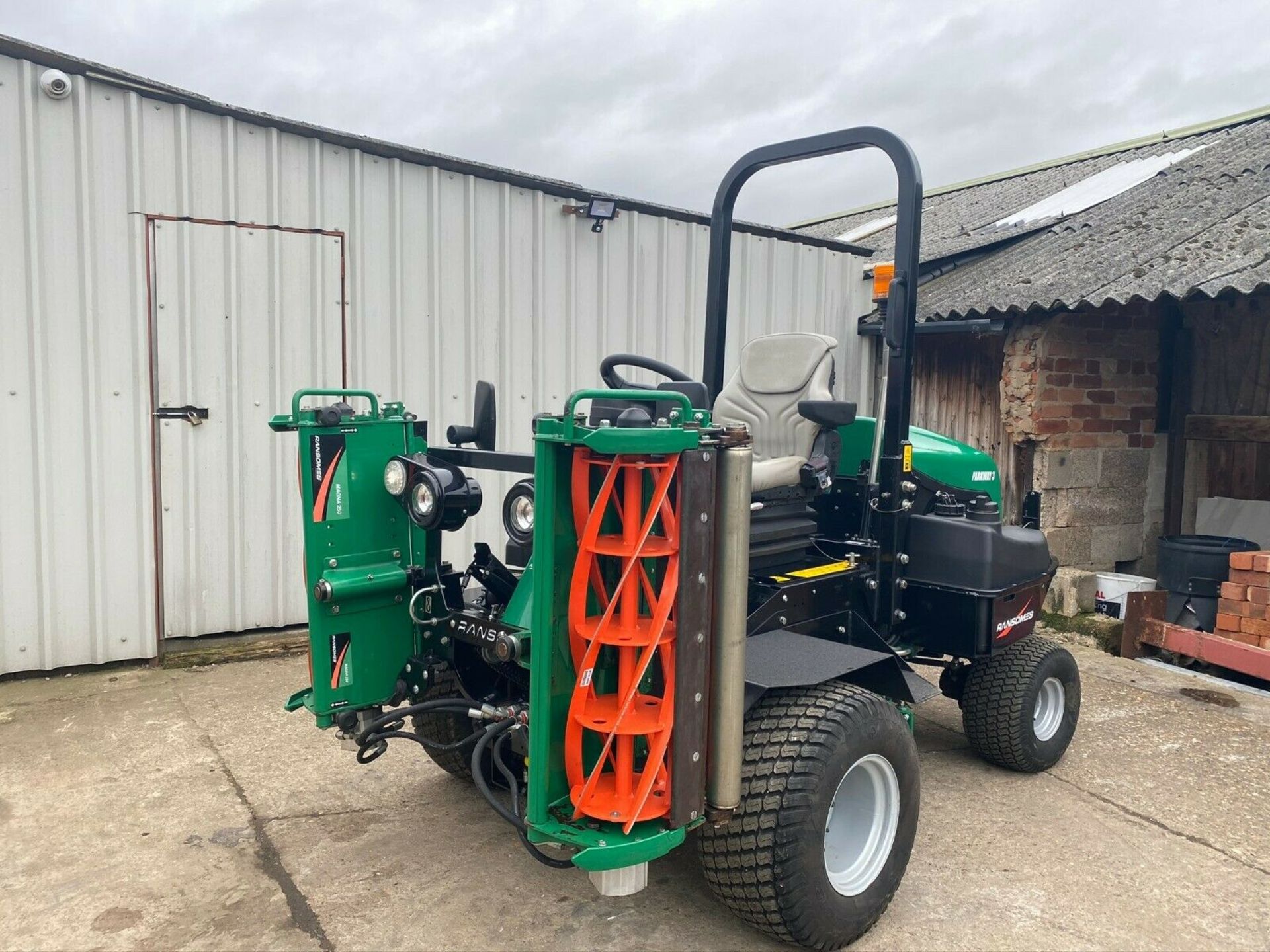 IMMACULATE! RANSOMES PARKWAY 3 TRIPLE CYLINDER MOWER, ONLY 953 HOURS, YEAR 2015, NEW CYLINDERS ETC