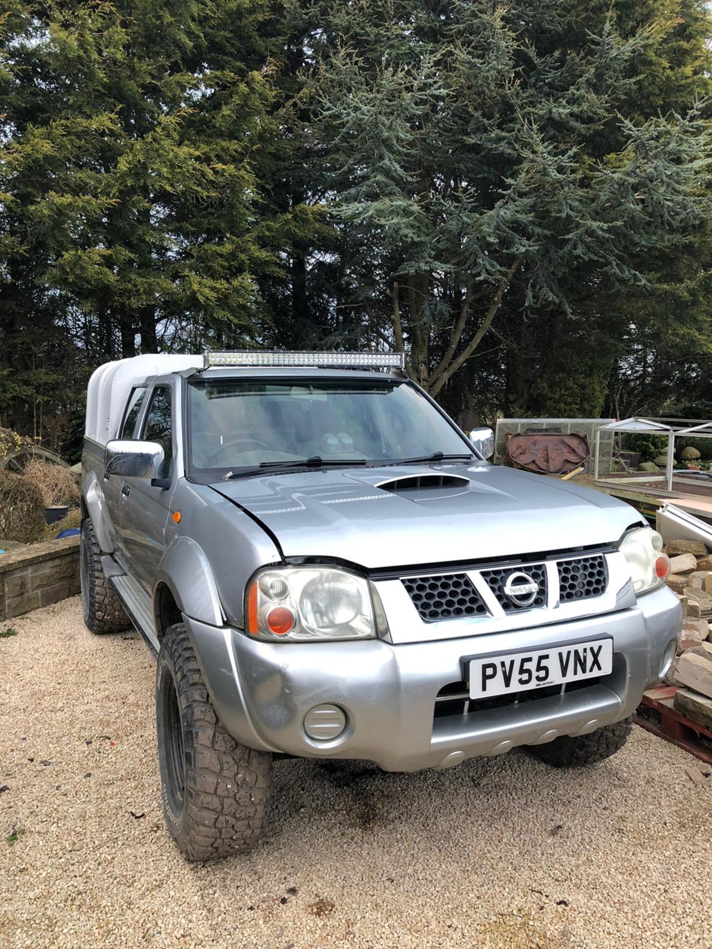 2005/55 REG NISSAN D22 2.5 DI 4X4 NAVARA PICK-UP, SHOWING 1 FORMER KEEPER *NO VAT* - Image 2 of 10