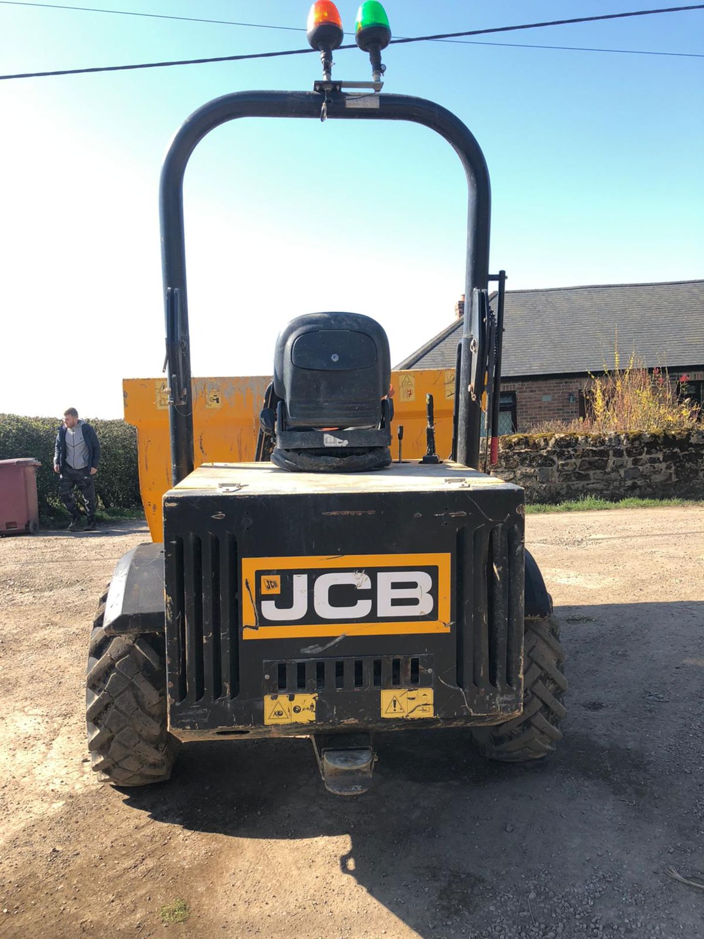 JCB 3 TON STRAIGHT TIP DUMPER, YEAR 2015, RUNS AND WORKS WELL, SHOWING 1158 HOURS *PLUS VAT* - Image 2 of 4