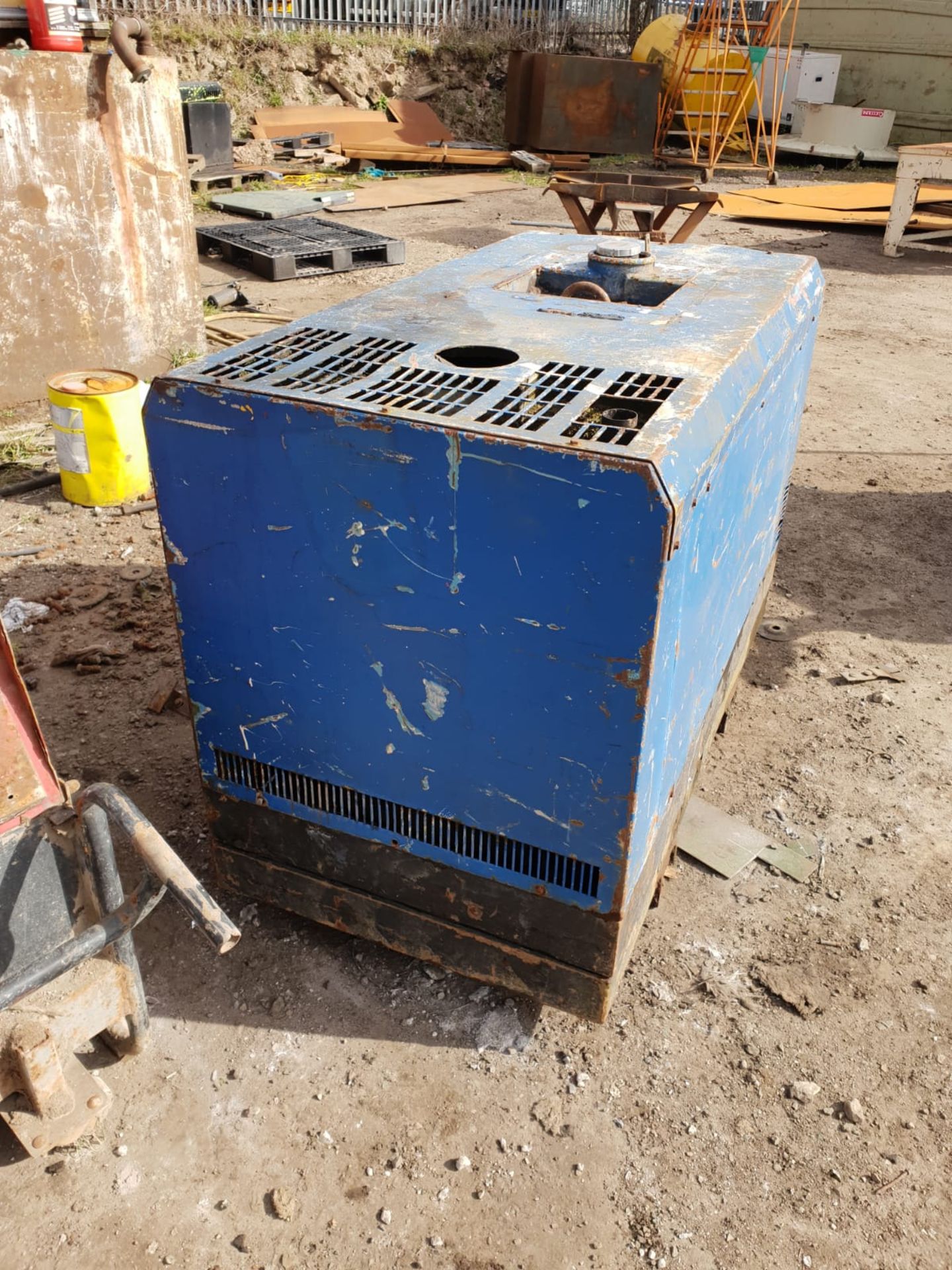 3-CYLINDER DIESEL GENERATOR WELDER 110V SOCKETS, 300 AMP WELDER FULL WORKING ORDER *PLUS VAT* - Image 2 of 6