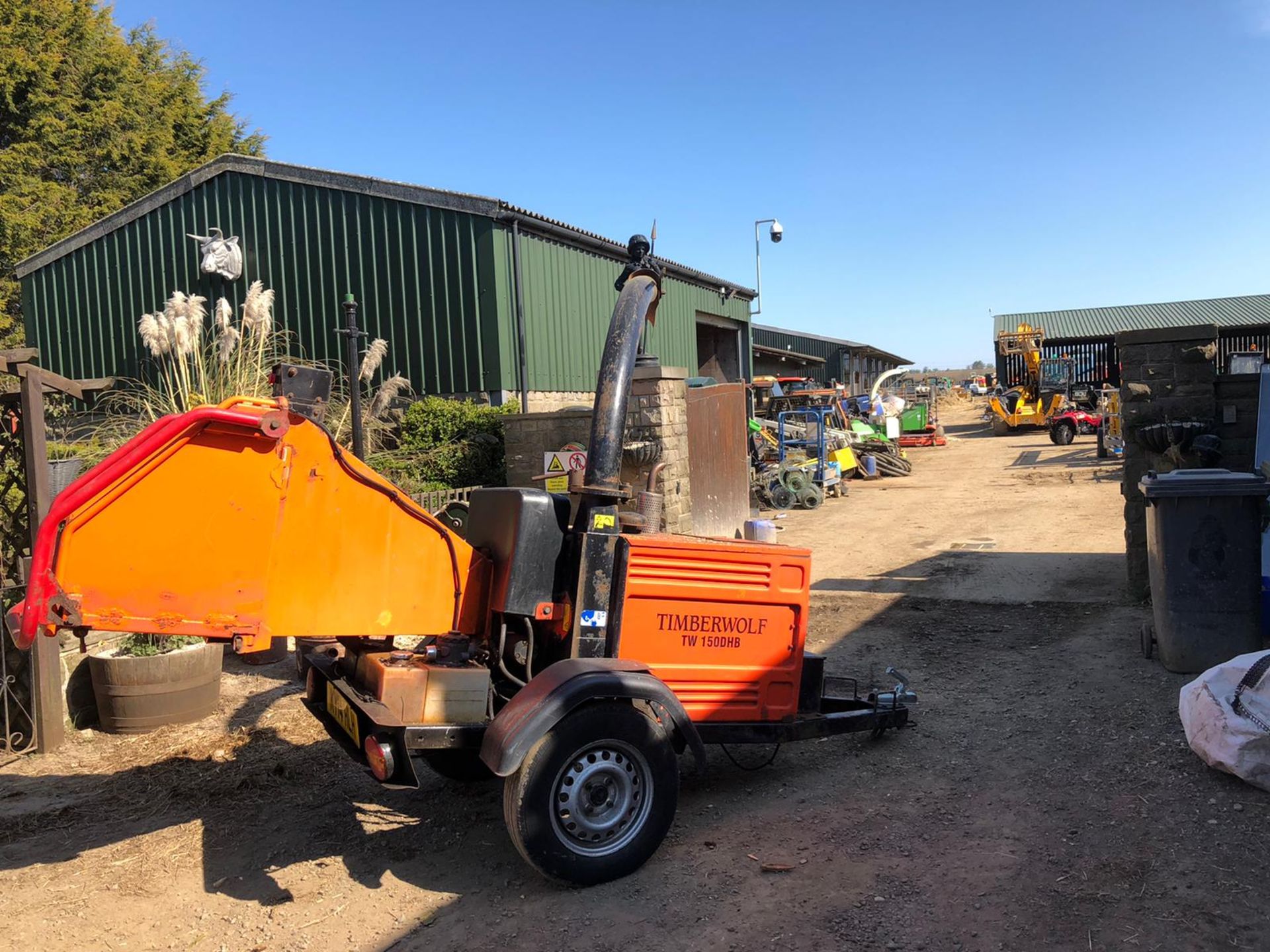 TIMBERWOLF TW150DHB SINGLE AXLE TOWABLE WOOD CHIPPER, RUNS, WORKS AND CHIPS *PLUS VAT* - Image 3 of 4