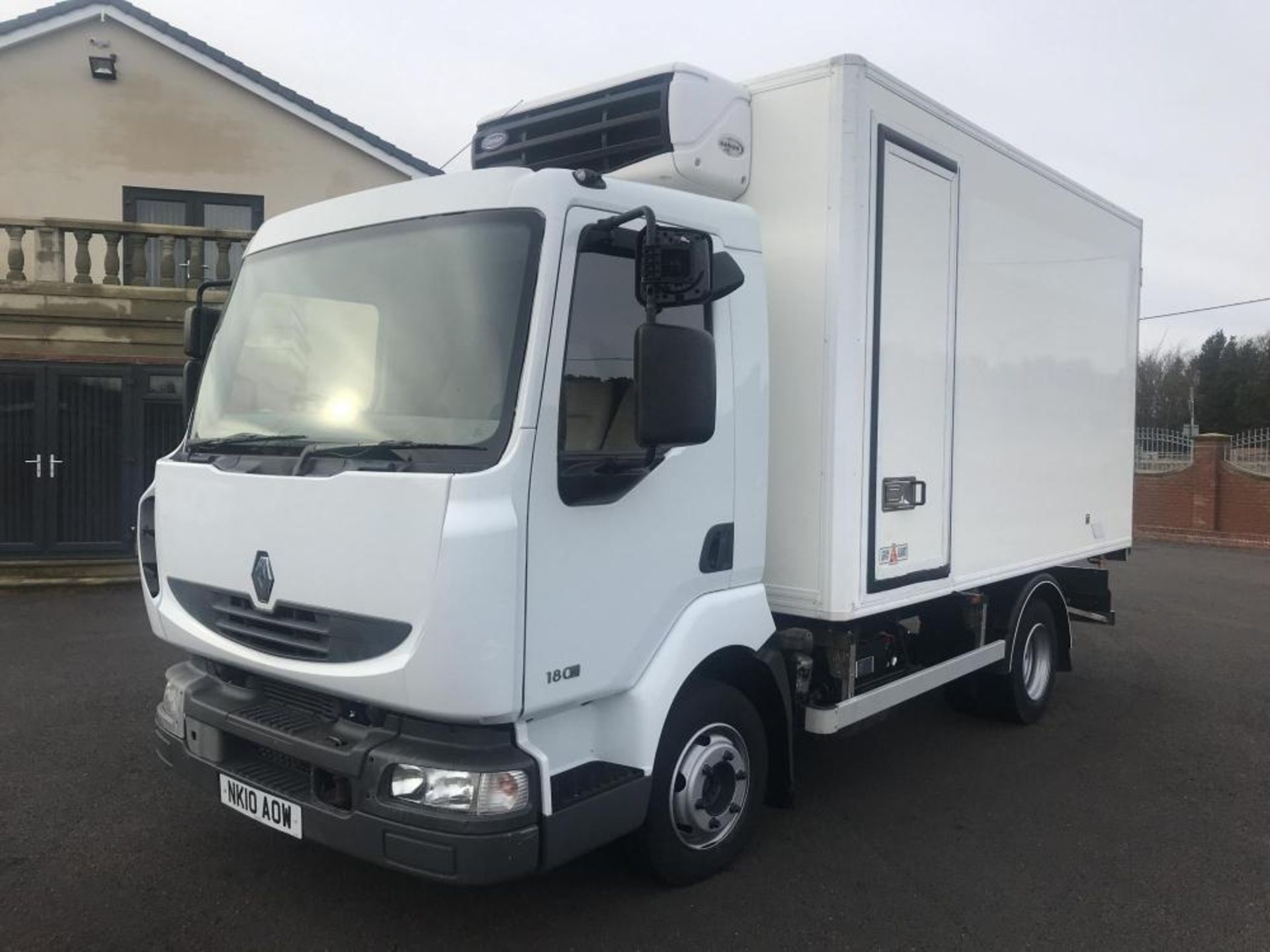 2010/10 REG RENAULT MIDLUM 180DXI REFRIGERATED TRUCK 7.5 TON SIDE DOOR, MANUAL BOX, STEEL SUSPENSION - Image 2 of 17