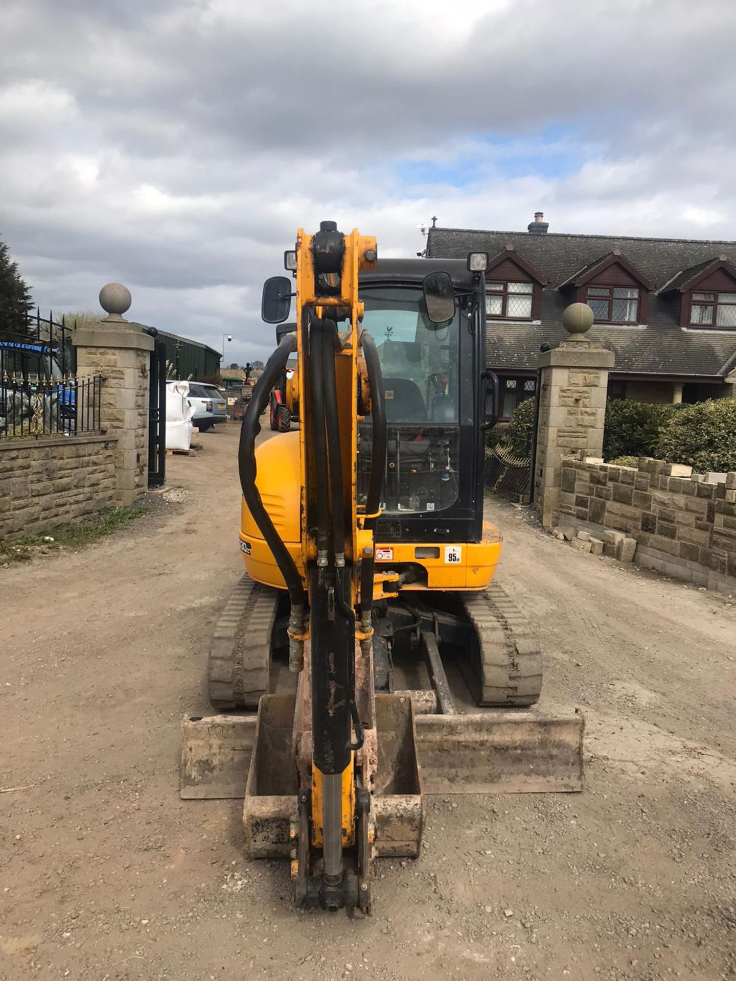 2017 JCB 8030 TRACKED CRAWLER EXCAVATOR / MINI DIGGER, SHOWING 1586 HOURS, 2 X BUCKETS *PLUS VAT* - Image 2 of 6