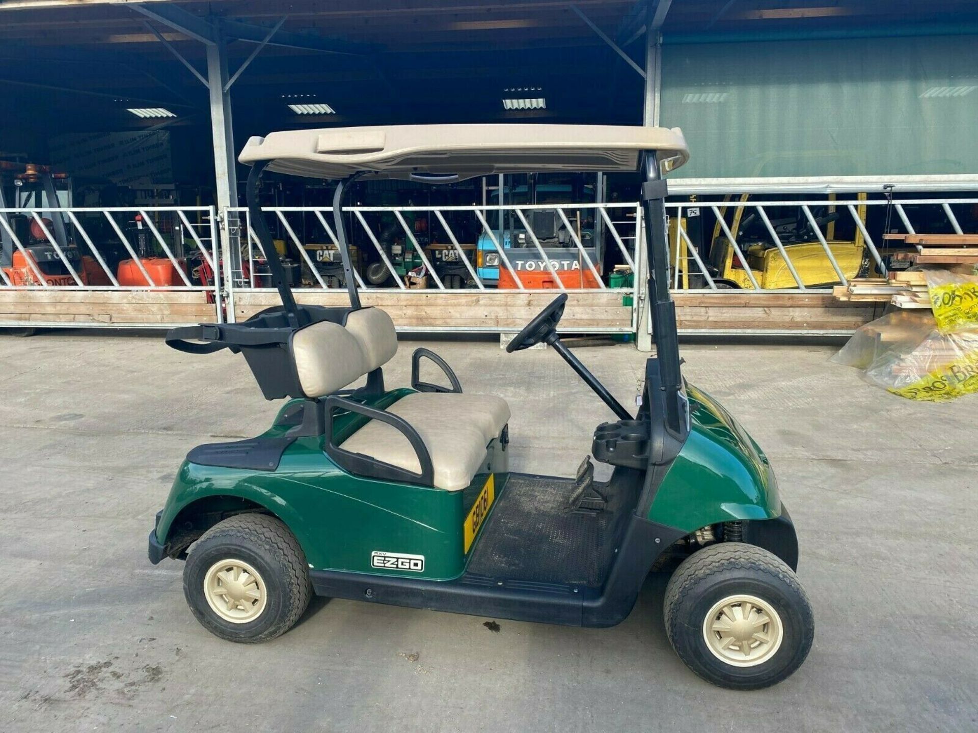 EZGO GOLF BUGGY, ELECTRIC, YEAR 2014, COMPLETE WITH ONBOARD CHARGER, IMMACULATE CONDITION *PLUS VAT*