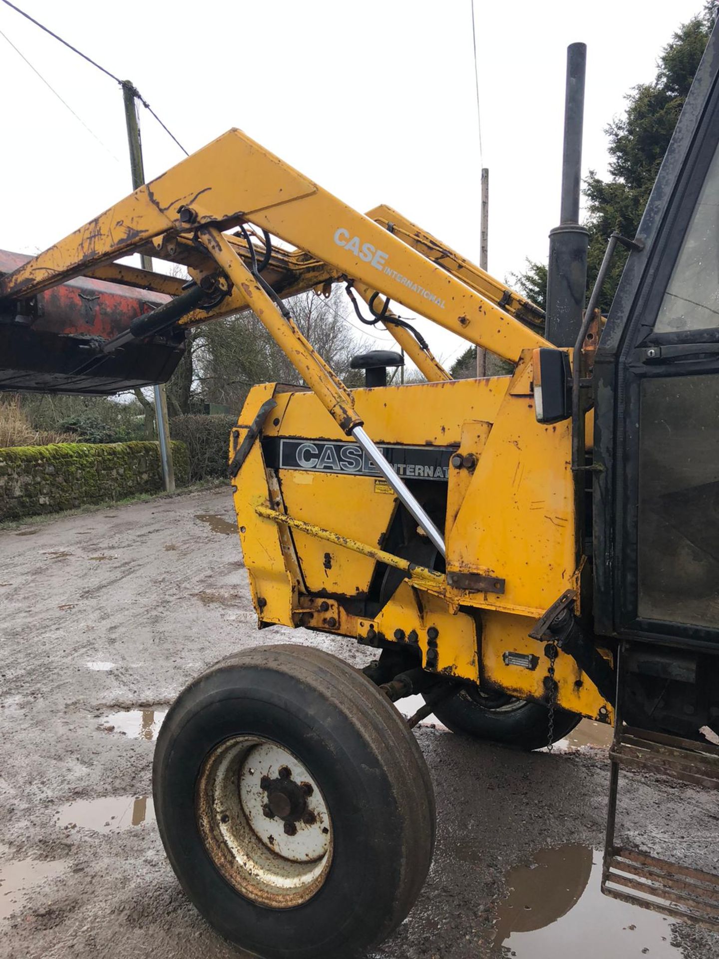 CASE INTERNATIONAL 1394 LOADER TRACTOR, RUNS AND WORKS WELL, 3 POINT LINKAGE, PTO WORKING, 774 HOURS - Image 3 of 8