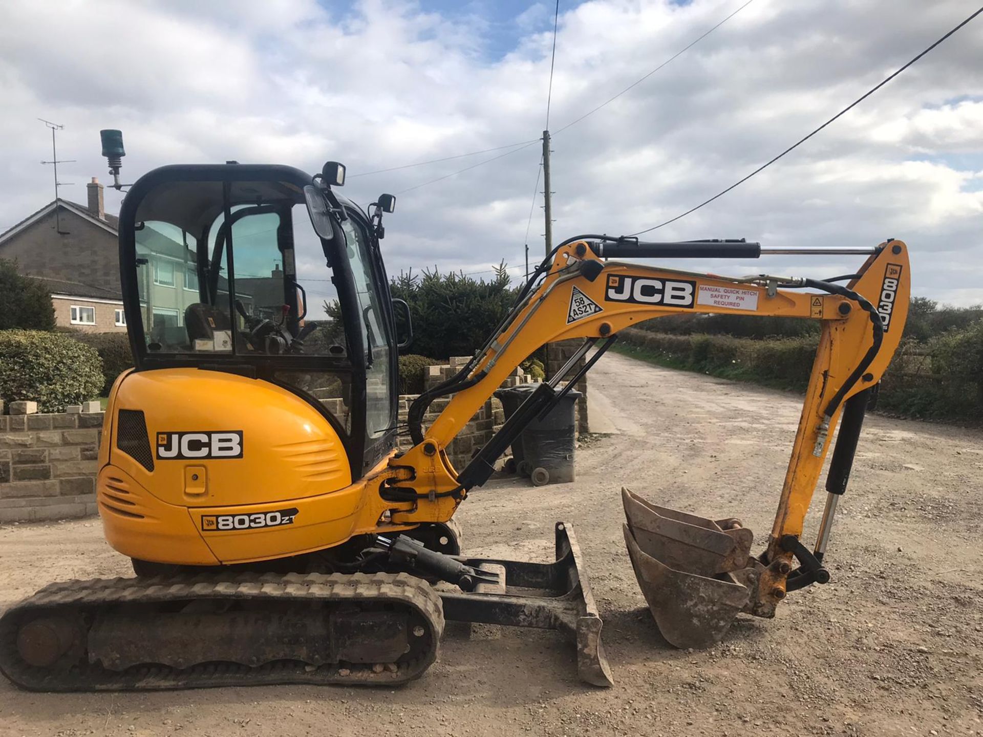 2017 JCB 8030 TRACKED CRAWLER EXCAVATOR / MINI DIGGER, SHOWING 1586 HOURS, 2 X BUCKETS *PLUS VAT* - Image 3 of 6