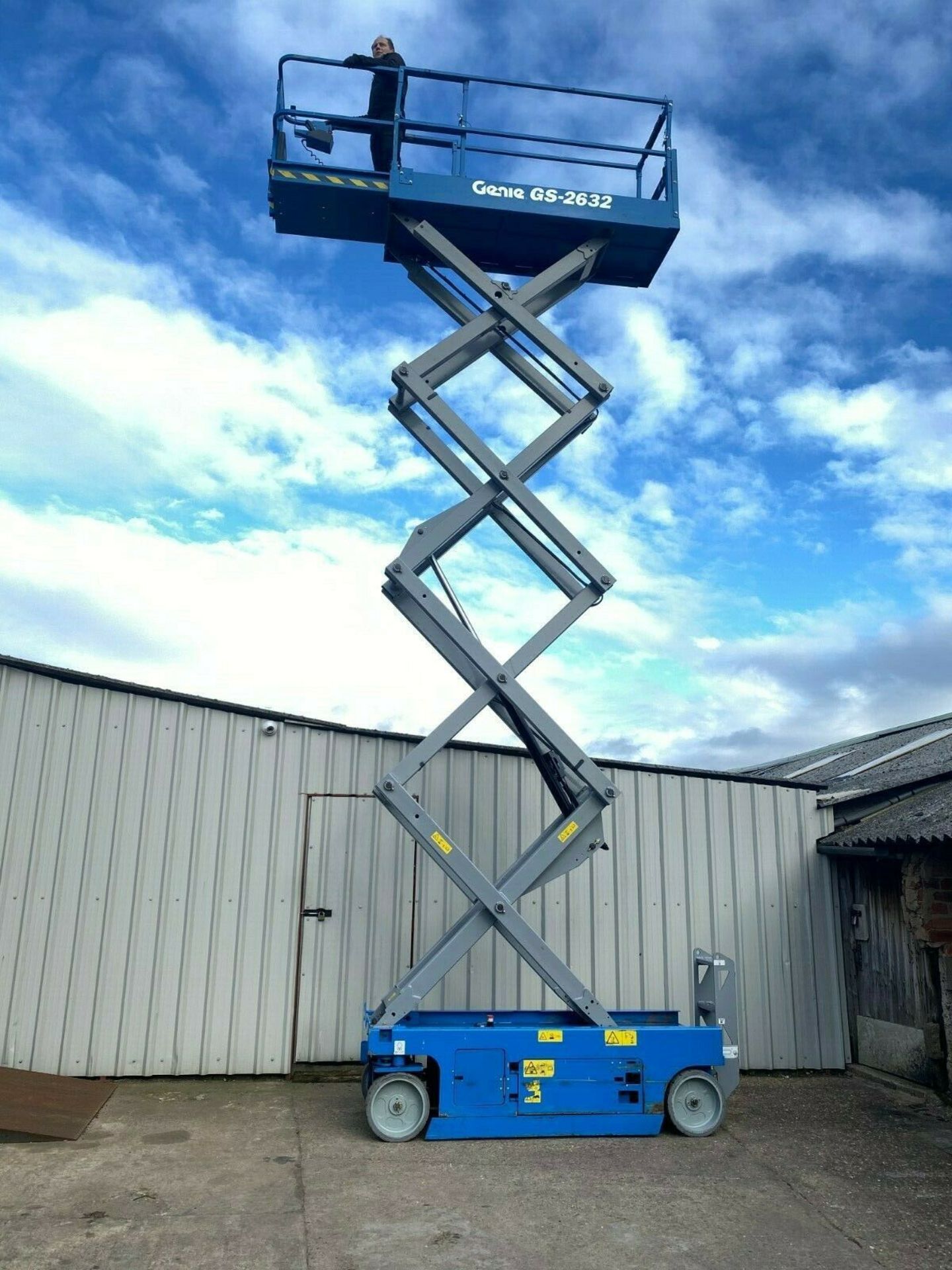 GENIE GS-2632 ACCESS PLATFORM SCISSOR LIFT, YEAR 2014 *PLUS VAT* - Image 3 of 9