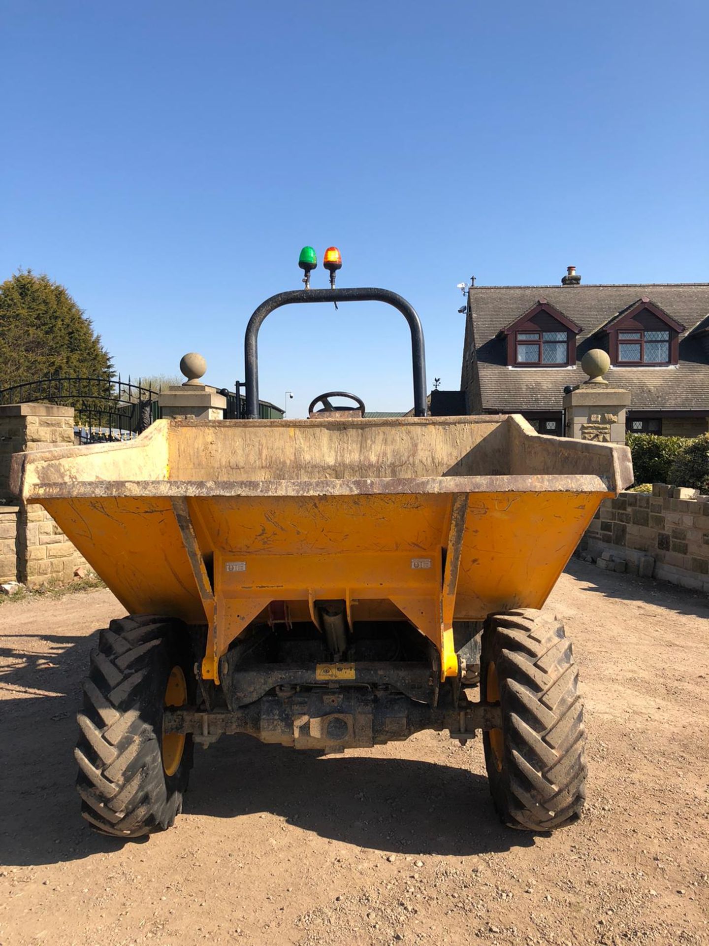 JCB 3 TON STRAIGHT TIP DUMPER, YEAR 2015, RUNS AND WORKS WELL, SHOWING 1158 HOURS *PLUS VAT* - Bild 3 aus 4