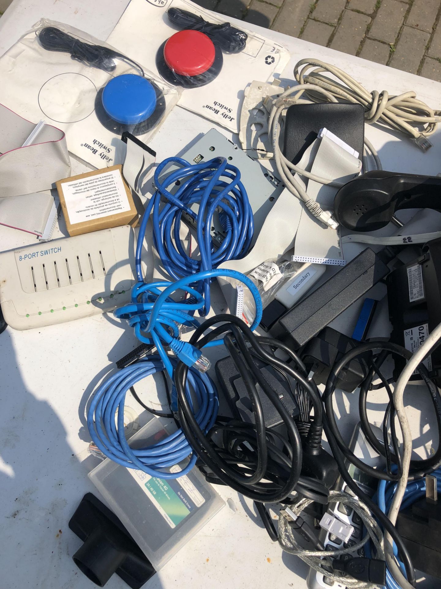 JOB LOT OF OFFICE EQUIPMENT INCLUDES PHONES MODEMS ETHERNET CABLES LAPTOP CHARGERS ETC - Image 4 of 5