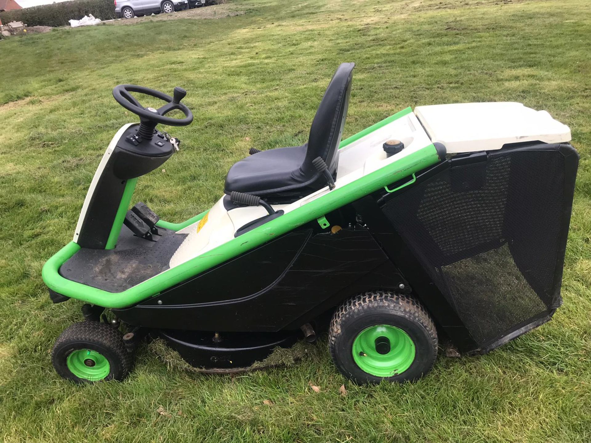 2016 ETESIA HYDRO 80 MKHP3 RIDE ON LAWN MOWER, RUNS, DRIVES AND CUTS *PLUS VAT* - Image 3 of 4