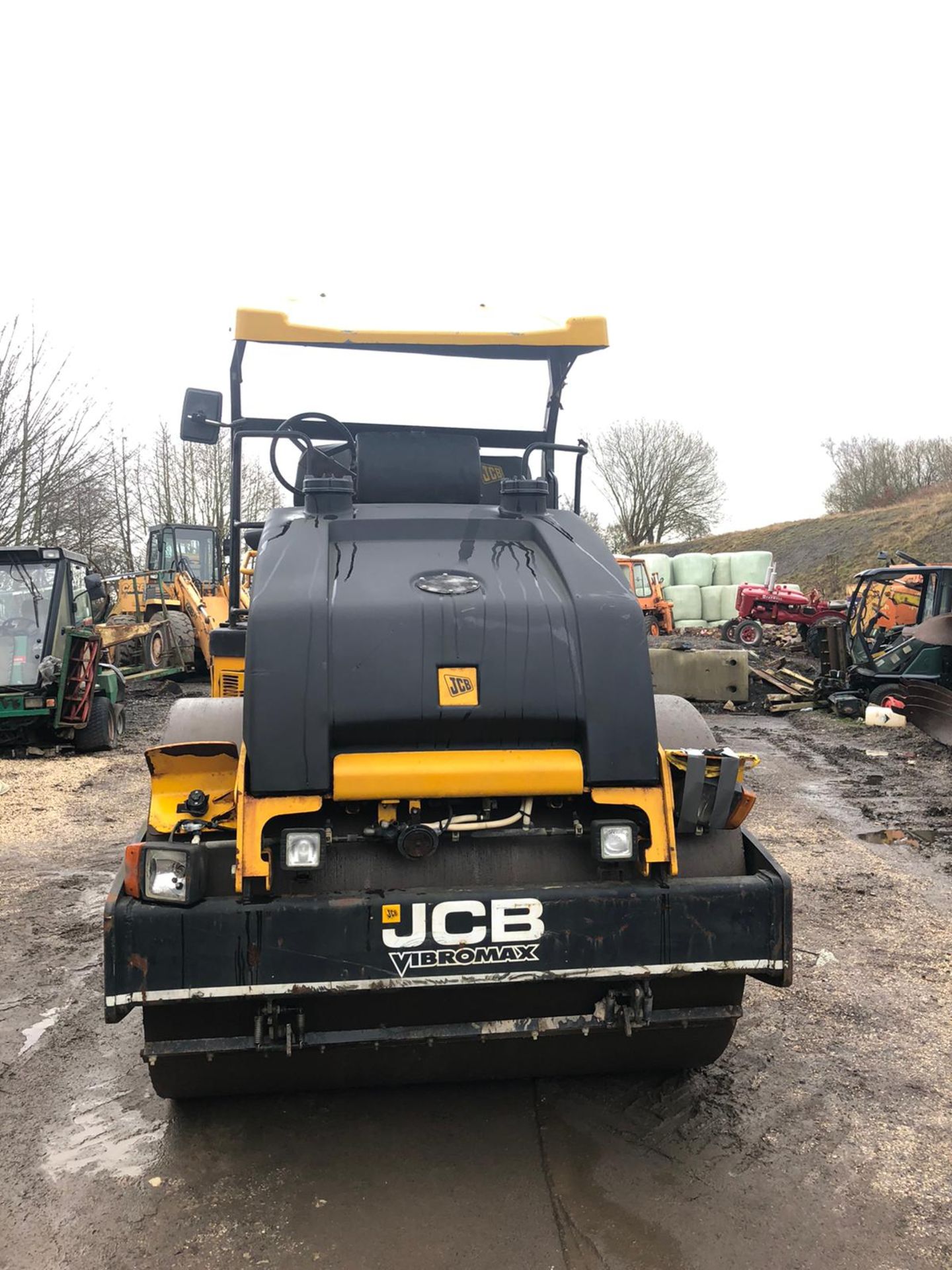 JCB VMT860 9 TON RIDE ON TWIN DRUM ROLLER, YEAR 2011, RUNS, WORKS AND VIBRATES *PLUS VAT* - Image 2 of 6