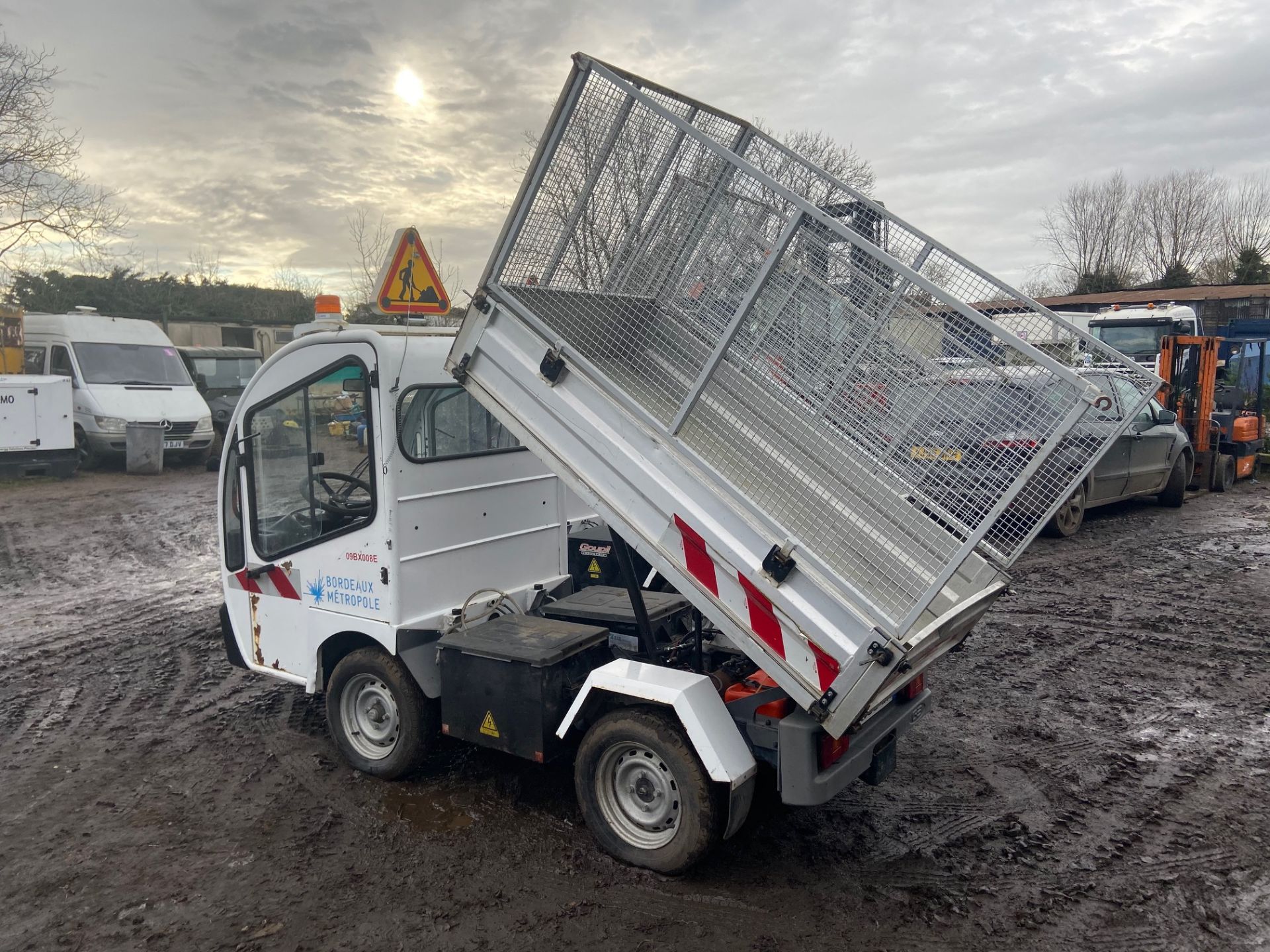2 X GROUPIL G3 ELECTRIC TIPPER TRUCKS FOR SPARES / REPAIRS. FRENCH REGISTERED *PLUS VAT* - Image 3 of 7