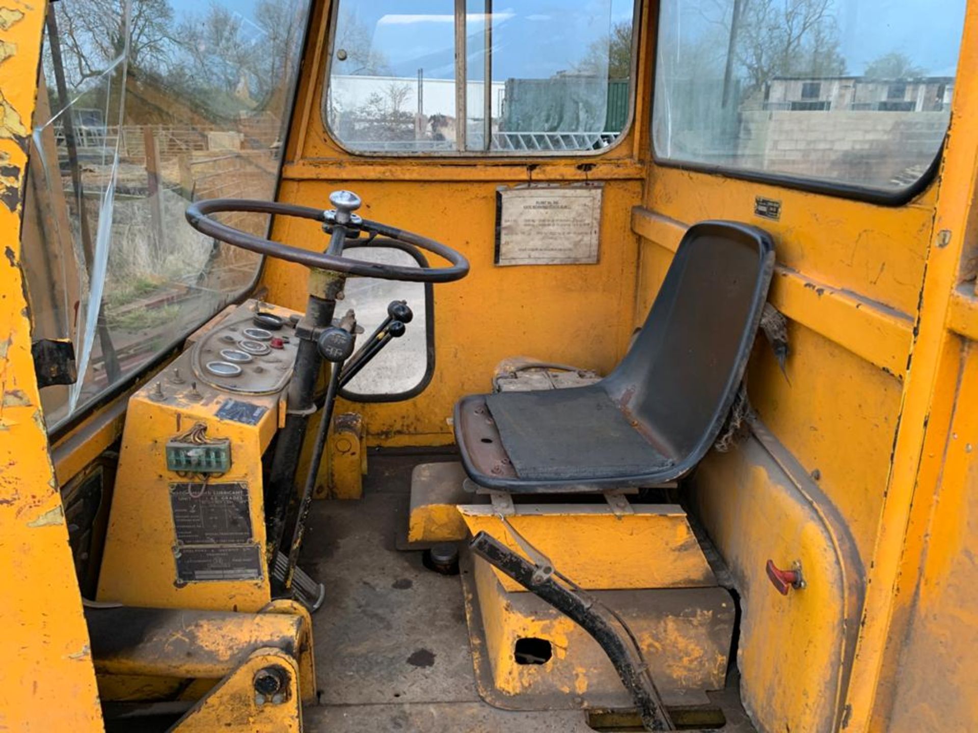 6 TON TWIN WHEEL DIESEL FORKLIFT, GOOD TYRES, 2 SPEED FORWARD & REVERSE, RUNS, WORKS & LIFTS - Image 8 of 14