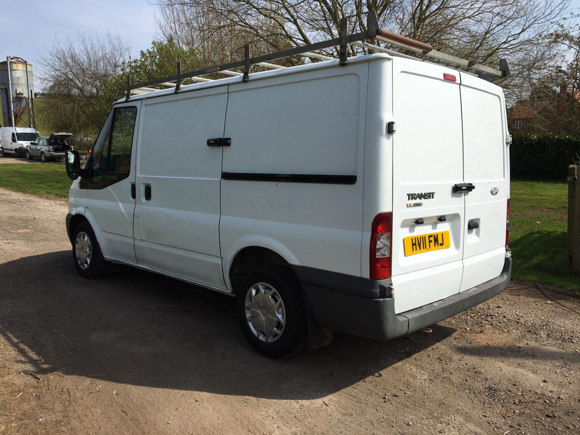 2011/11 REG FORD TRANSIT 85 T280M FWD 2.2 DIESEL WHITE PANEL VAN, SHOWING 2 FORMER KEEPERS - Image 4 of 16