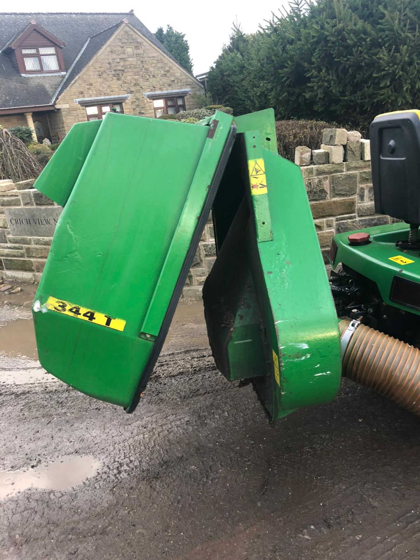 JOHN DEERE 415 RIDE ON LAWN MOWER, RUNS & WORKS, CUTS AND COLLECTS WELL *NO VAT* - Image 5 of 8