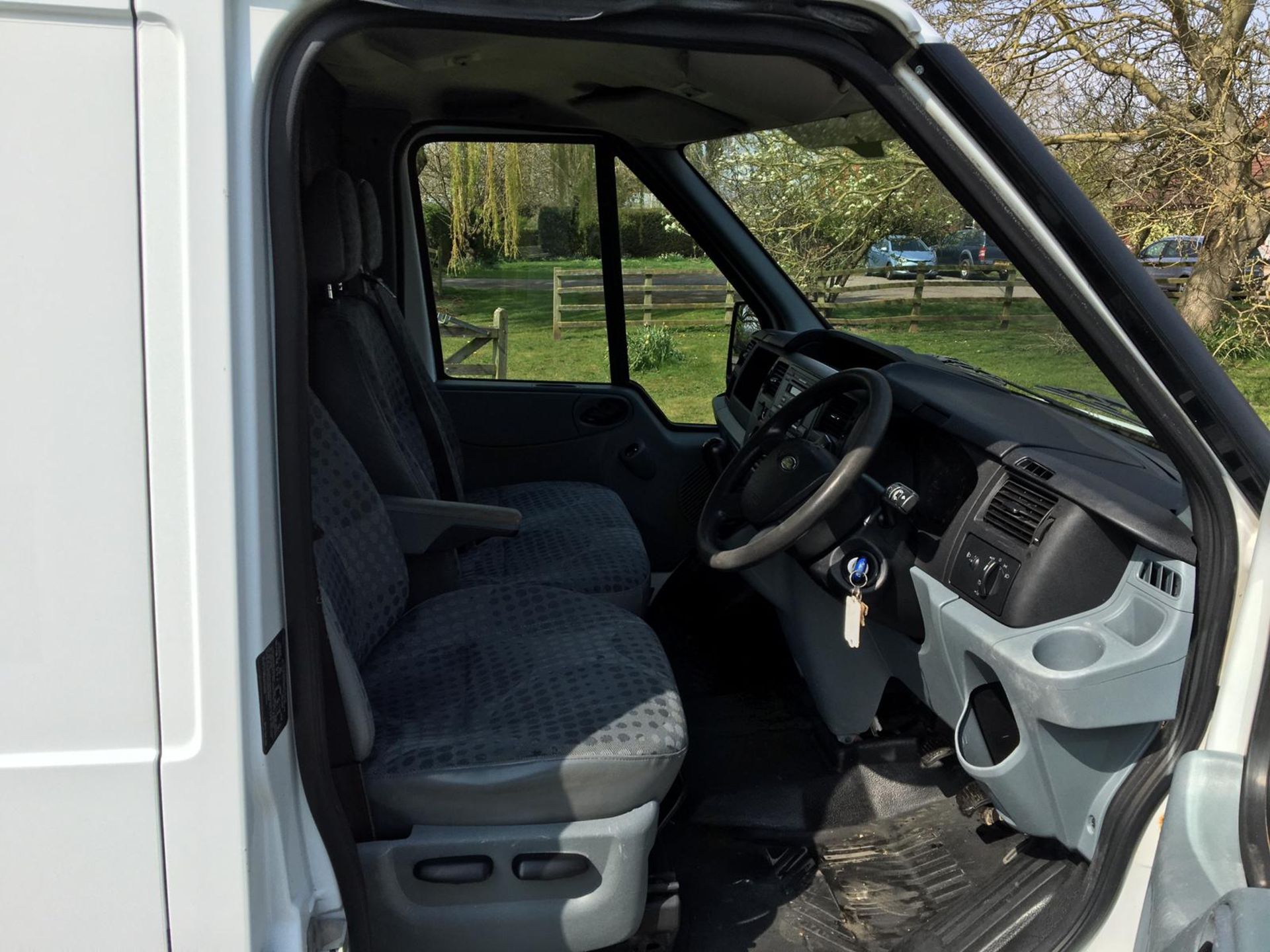 2011/11 REG FORD TRANSIT 85 T280M FWD 2.2 DIESEL WHITE PANEL VAN, SHOWING 2 FORMER KEEPERS - Image 13 of 16