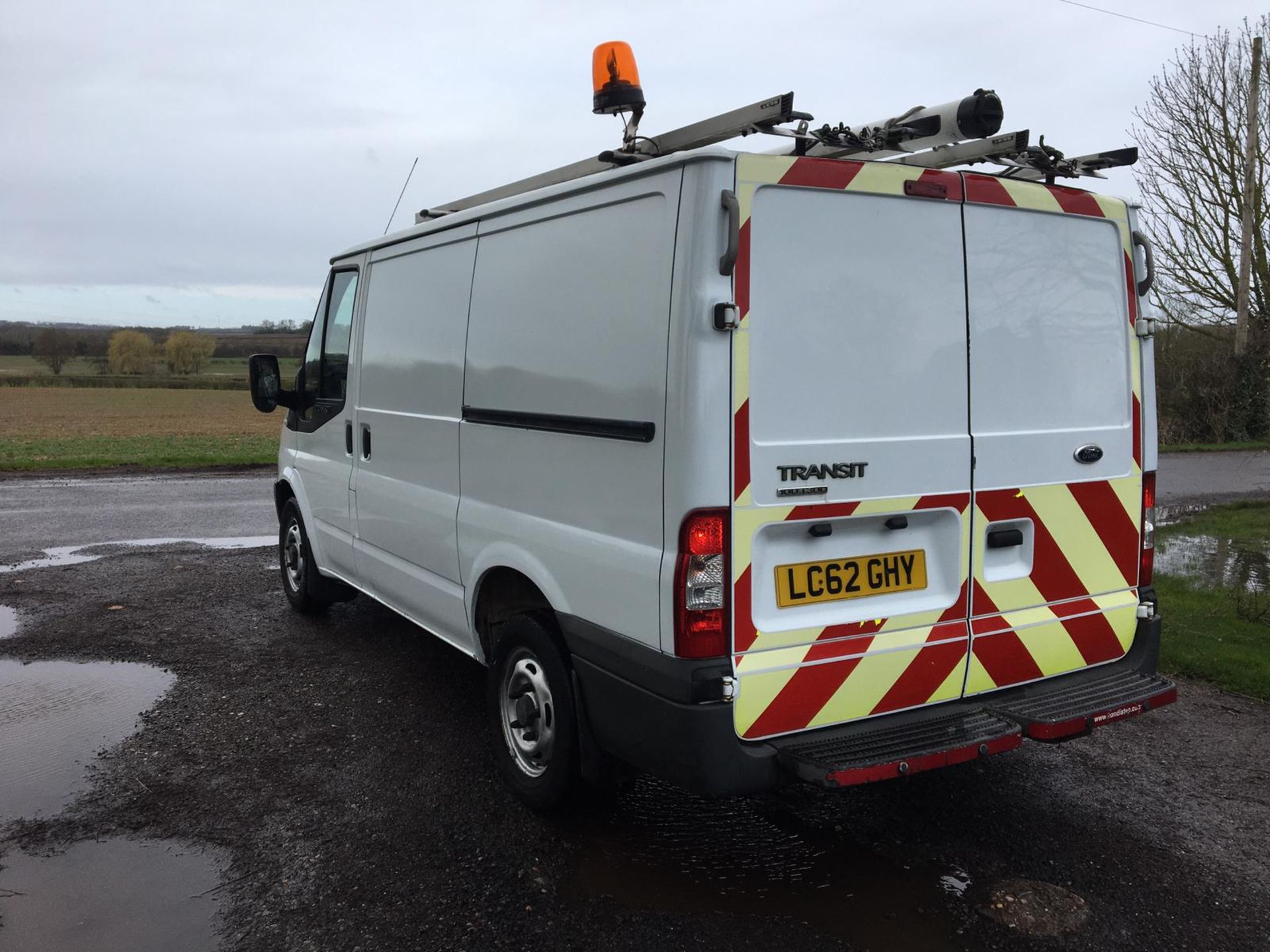 2012/62 REG FORD TRANSIT 100 T300 FWD 2.2 DIESEL PANEL VAN, SHOWING 0 FORMER KEEPERS *PLUS VAT* - Image 5 of 13