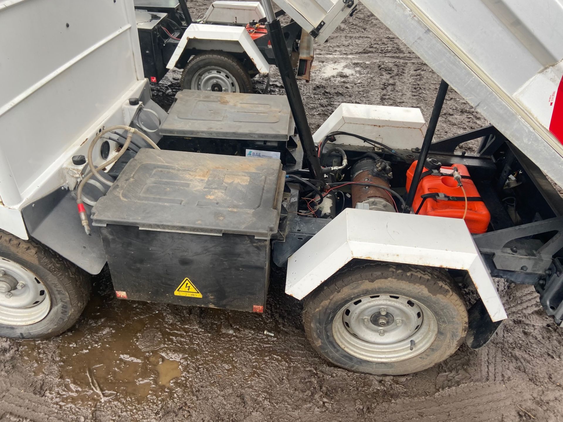2 X GROUPIL G3 ELECTRIC TIPPER TRUCKS FOR SPARES / REPAIRS. FRENCH REGISTERED *PLUS VAT* - Image 6 of 7