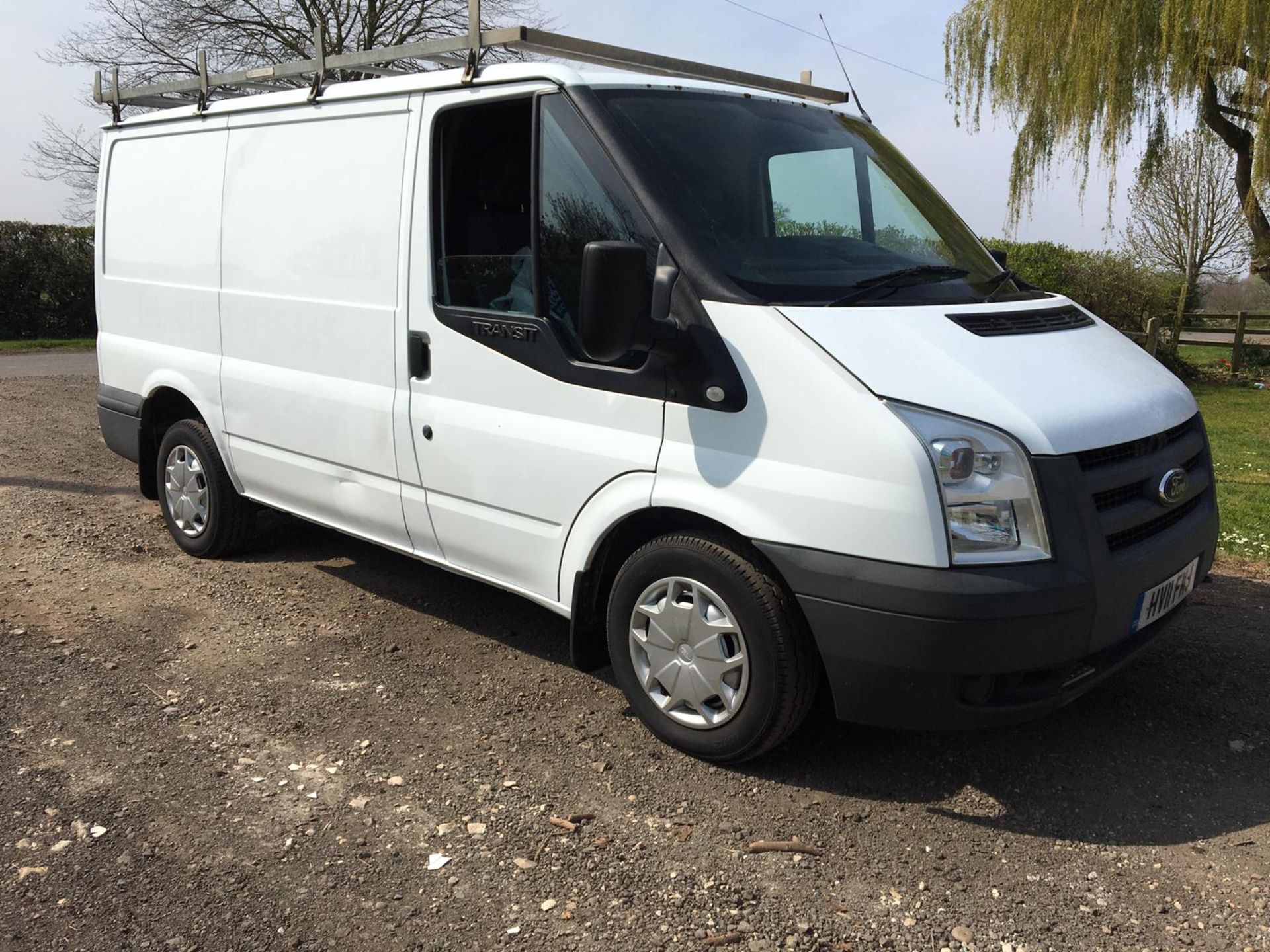 2011/11 REG FORD TRANSIT 85 T280M FWD 2.2 DIESEL WHITE PANEL VAN, SHOWING 2 FORMER KEEPERS