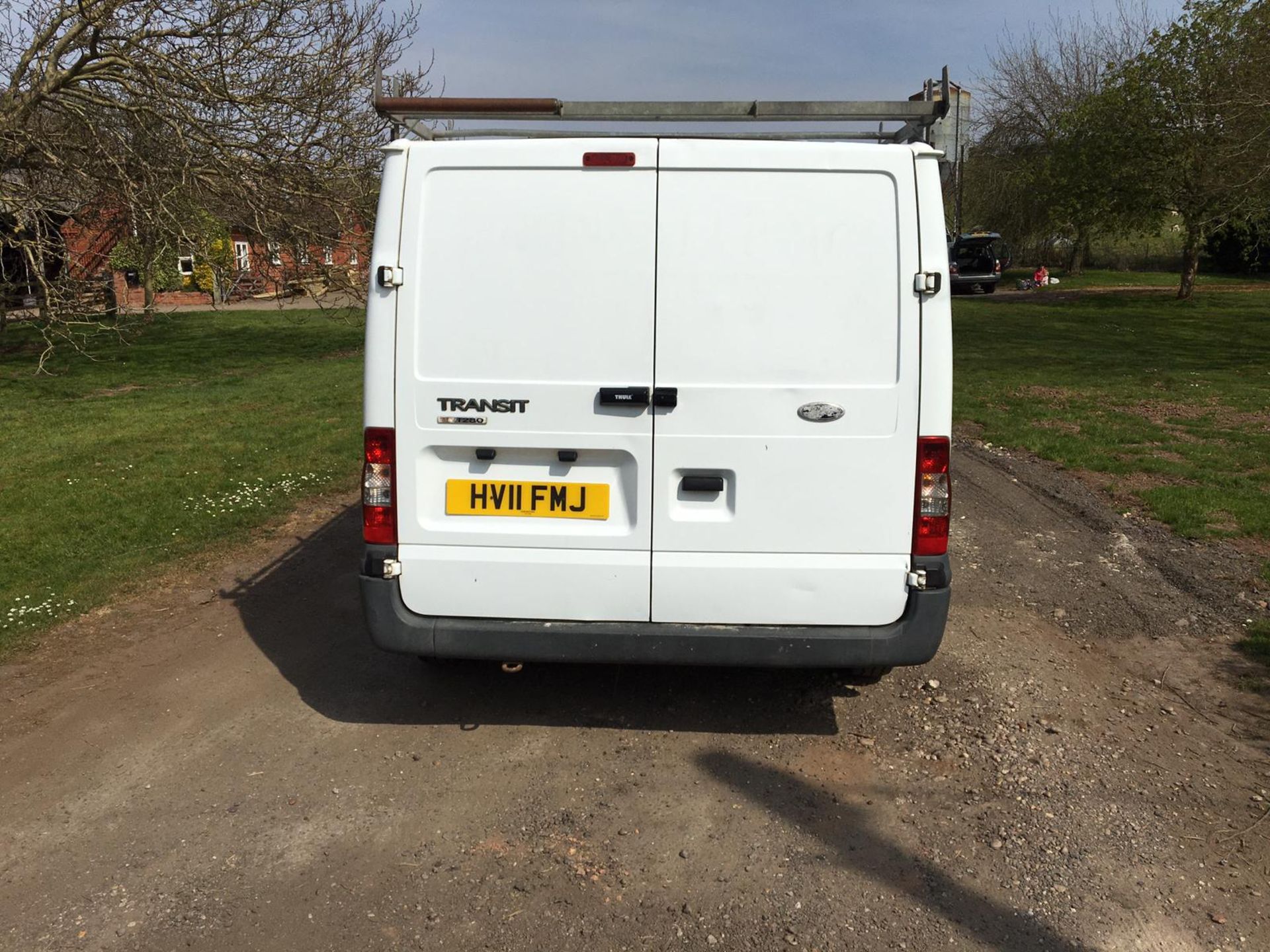 2011/11 REG FORD TRANSIT 85 T280M FWD 2.2 DIESEL WHITE PANEL VAN, SHOWING 2 FORMER KEEPERS - Image 5 of 16