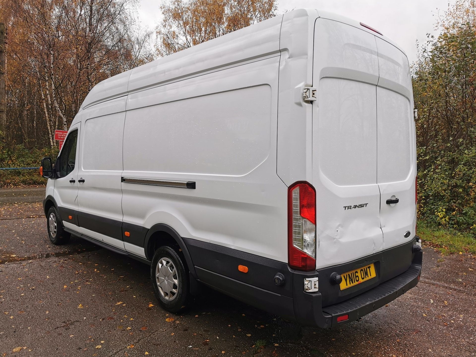 2016/16 REG FORD TRANSIT 350 L4 JUMBO TREND 2.2 DIESEL WHITE PANEL VAN, SHOWING ONE OWNER *NO VAT* - Image 4 of 18