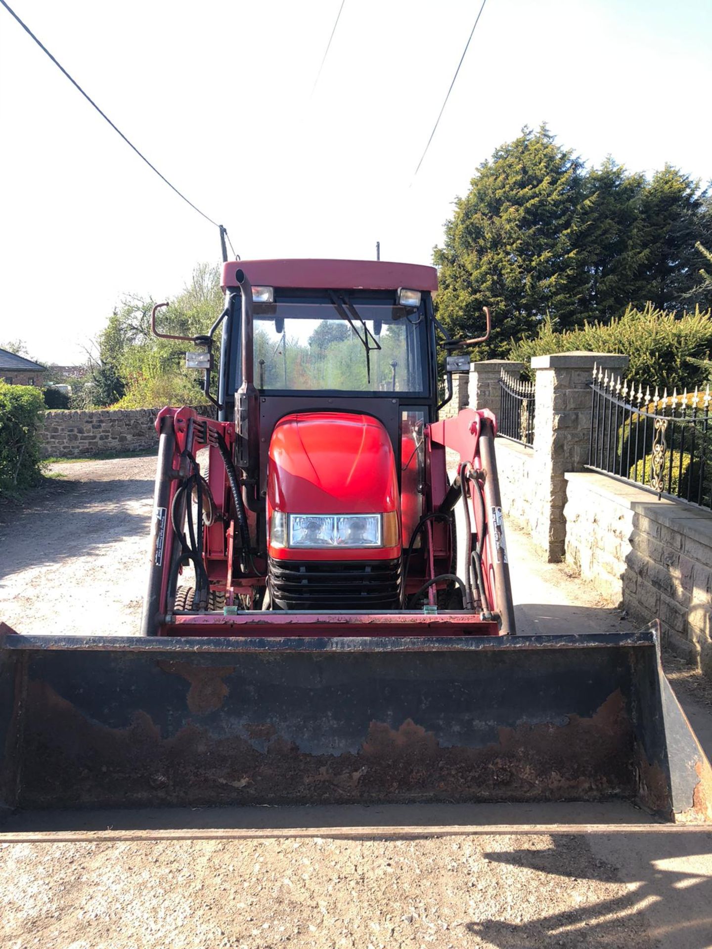 SIROMER 354 TRACTOR WITH LOADER, SHOWING 253 HOURS, 4 WHEEL DRIVE, RUNS, WORKS AND LIFTS *PLUS VAT* - Image 3 of 9