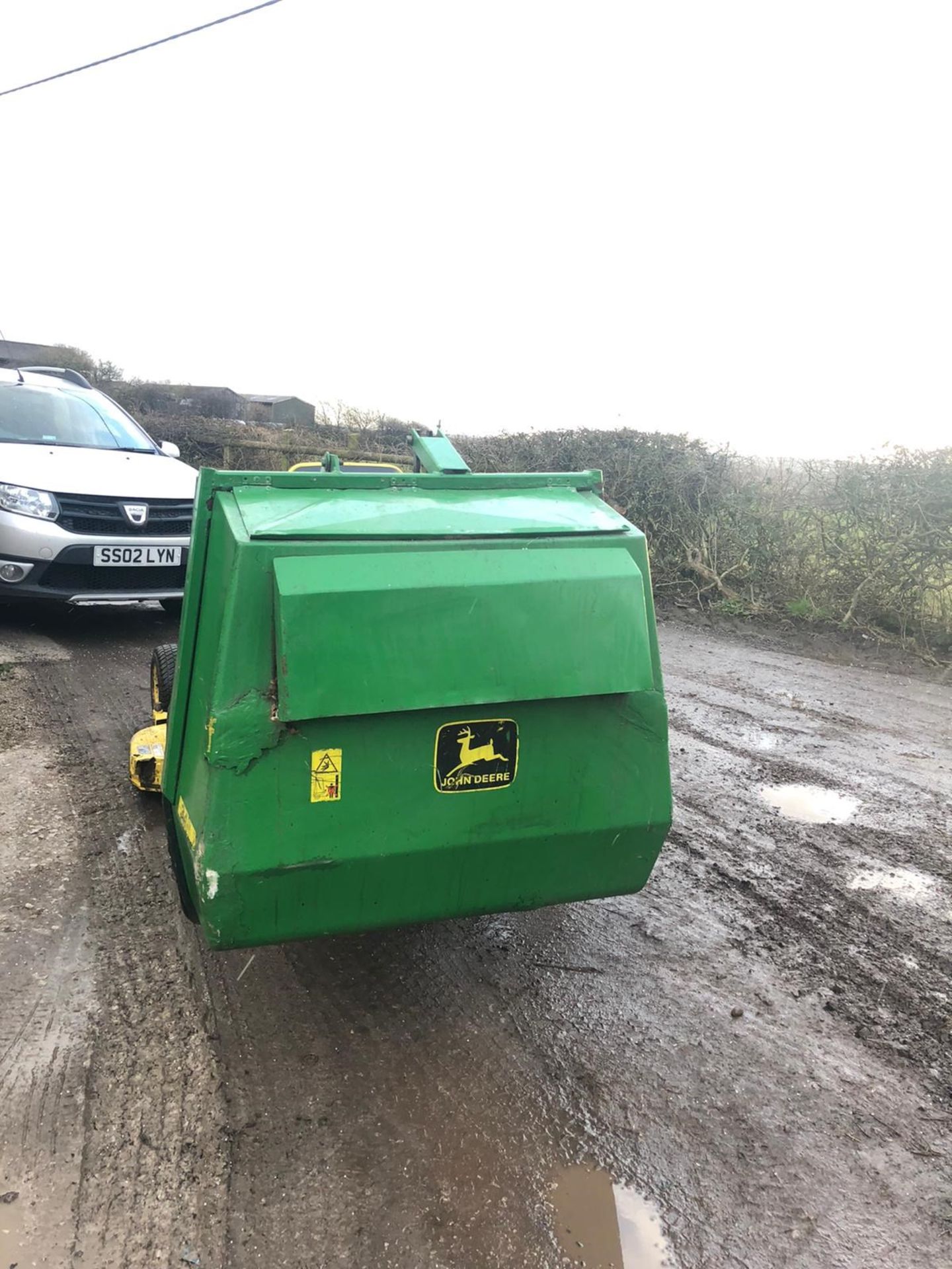 JOHN DEERE 415 RIDE ON LAWN MOWER, RUNS & WORKS, CUTS AND COLLECTS WELL *NO VAT* - Image 2 of 8