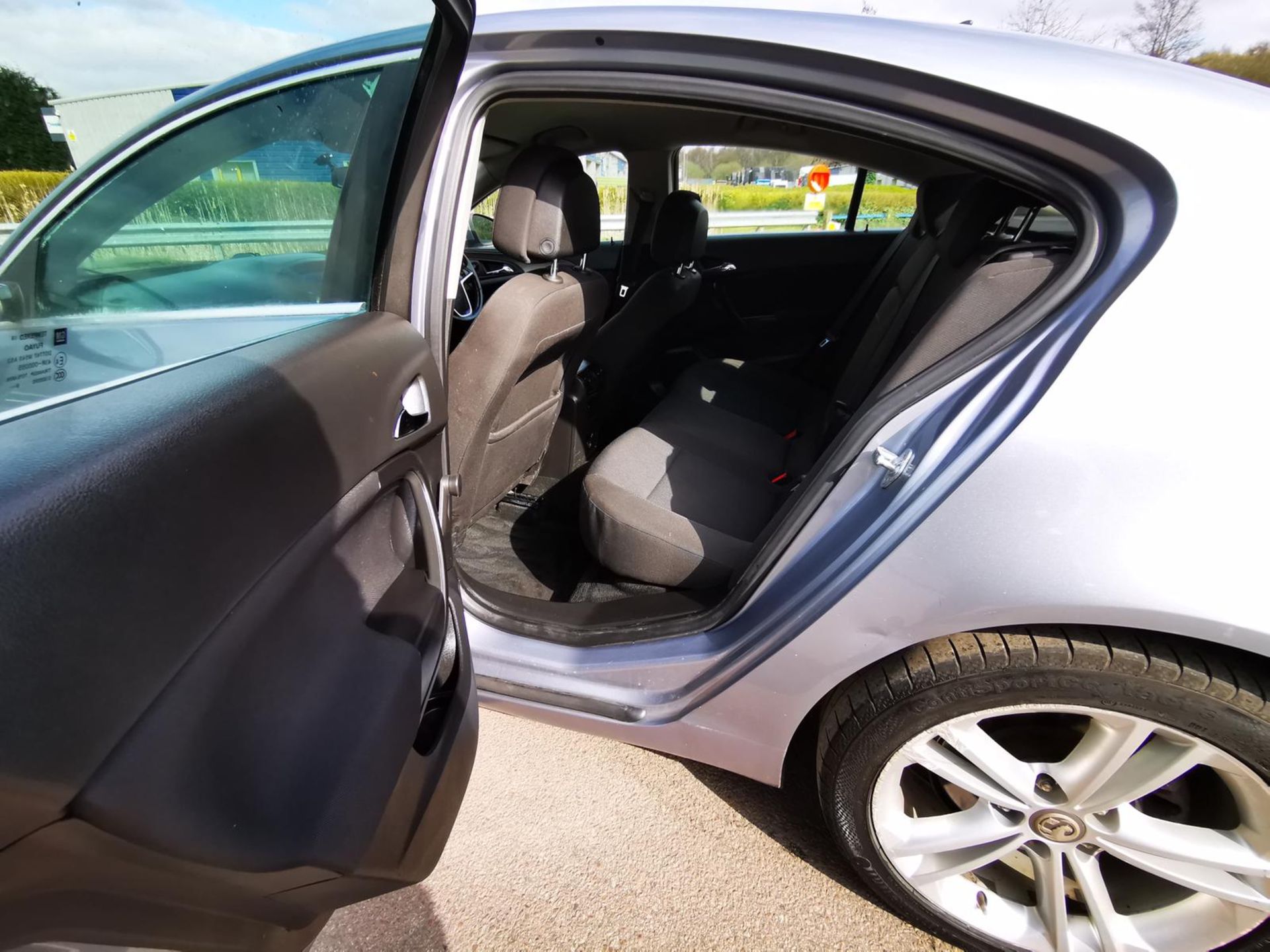 2009/09 REG VAUXHALL INSIGNIA EXCLUSIVE 160CDTI 2.0 DIESEL SILVER 5 DOOR HATCHBACK *NO VAT* - Image 9 of 15