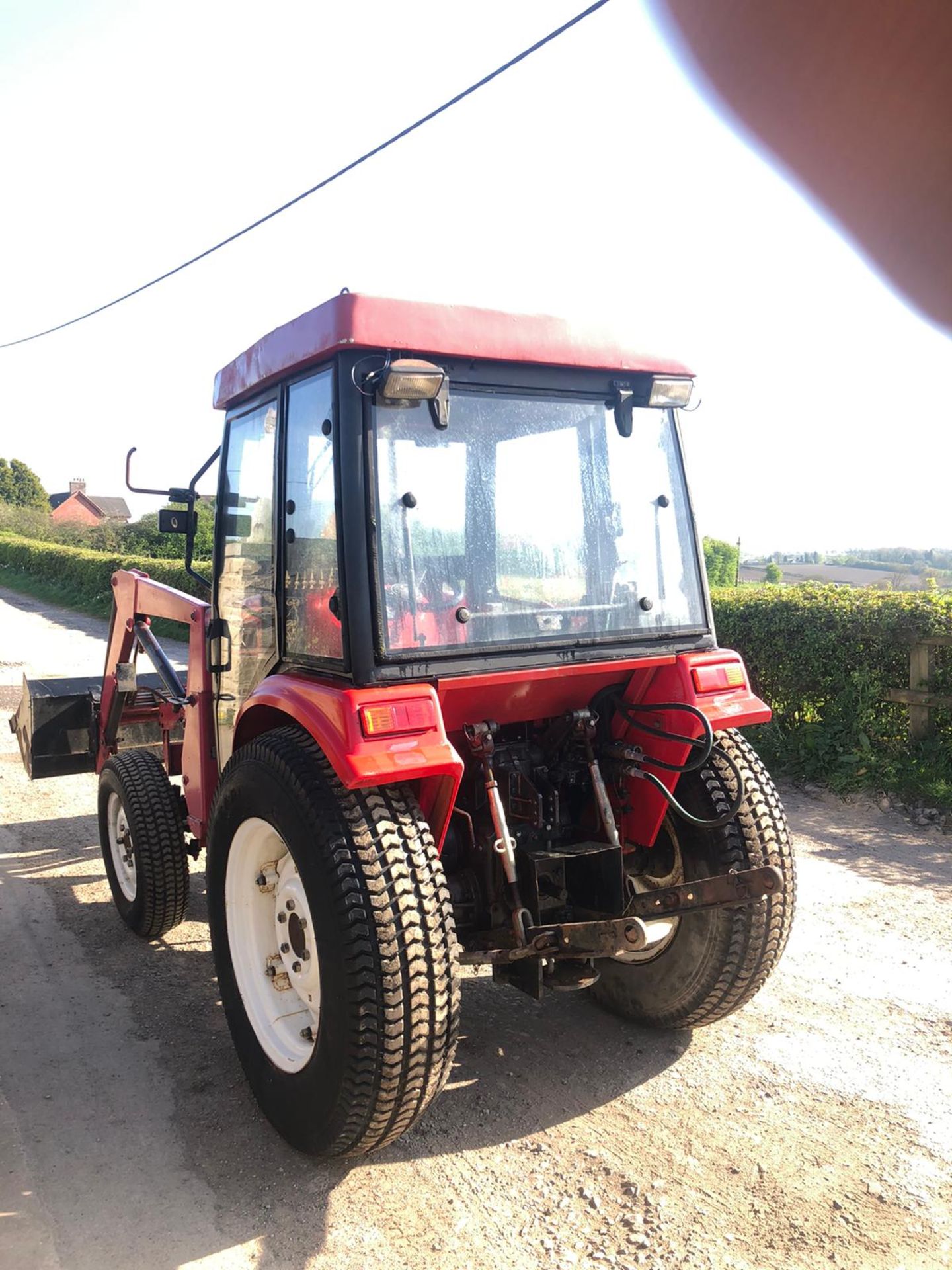 SIROMER 354 TRACTOR WITH LOADER, SHOWING 253 HOURS, 4 WHEEL DRIVE, RUNS, WORKS AND LIFTS *PLUS VAT* - Image 4 of 9