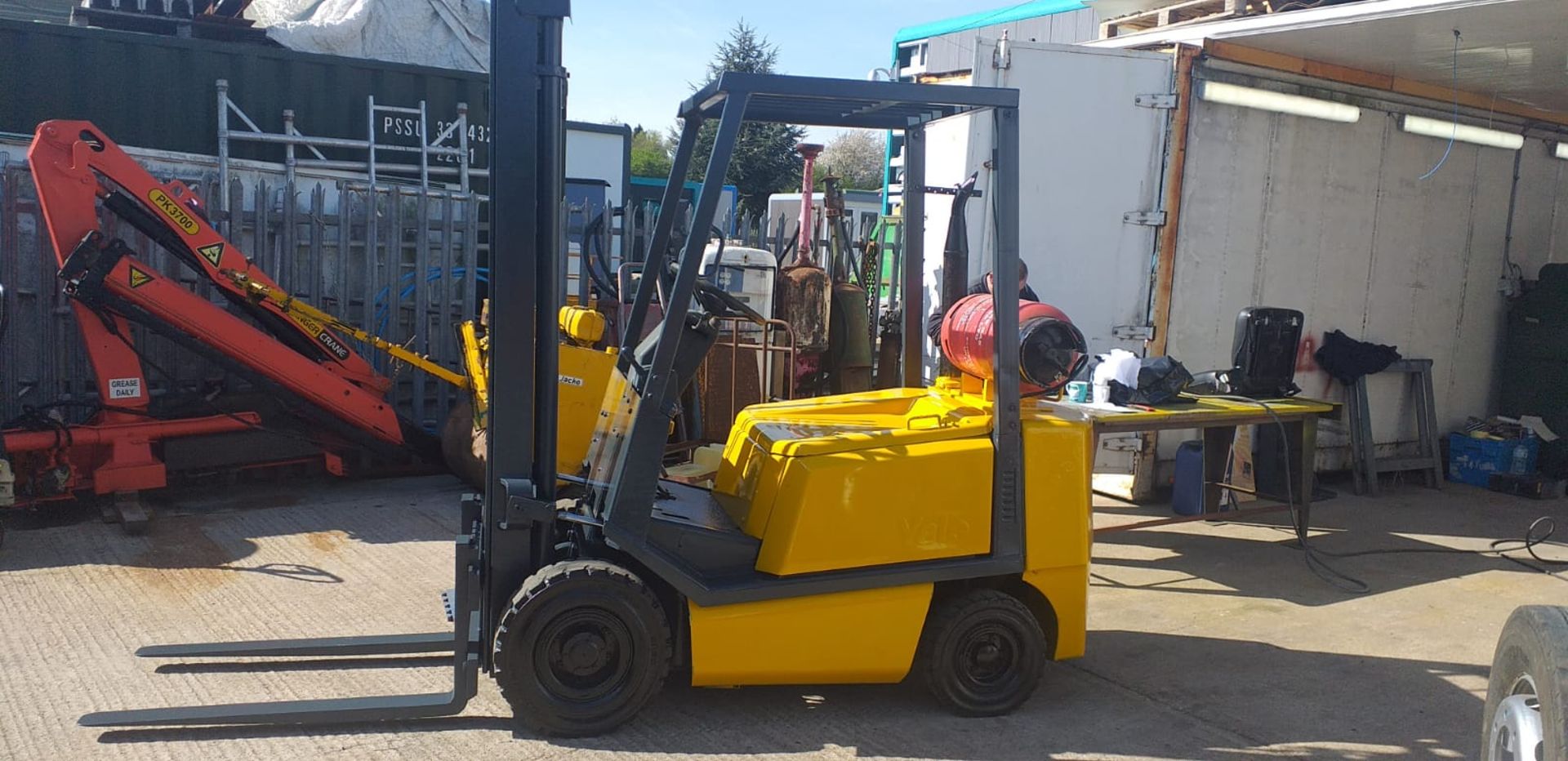 GAS POWERED FORKLIFT, RUNS, WORKS AND LIFTS AS IT SHOULD, SHOWING 5218 HOURS *NO VAT*