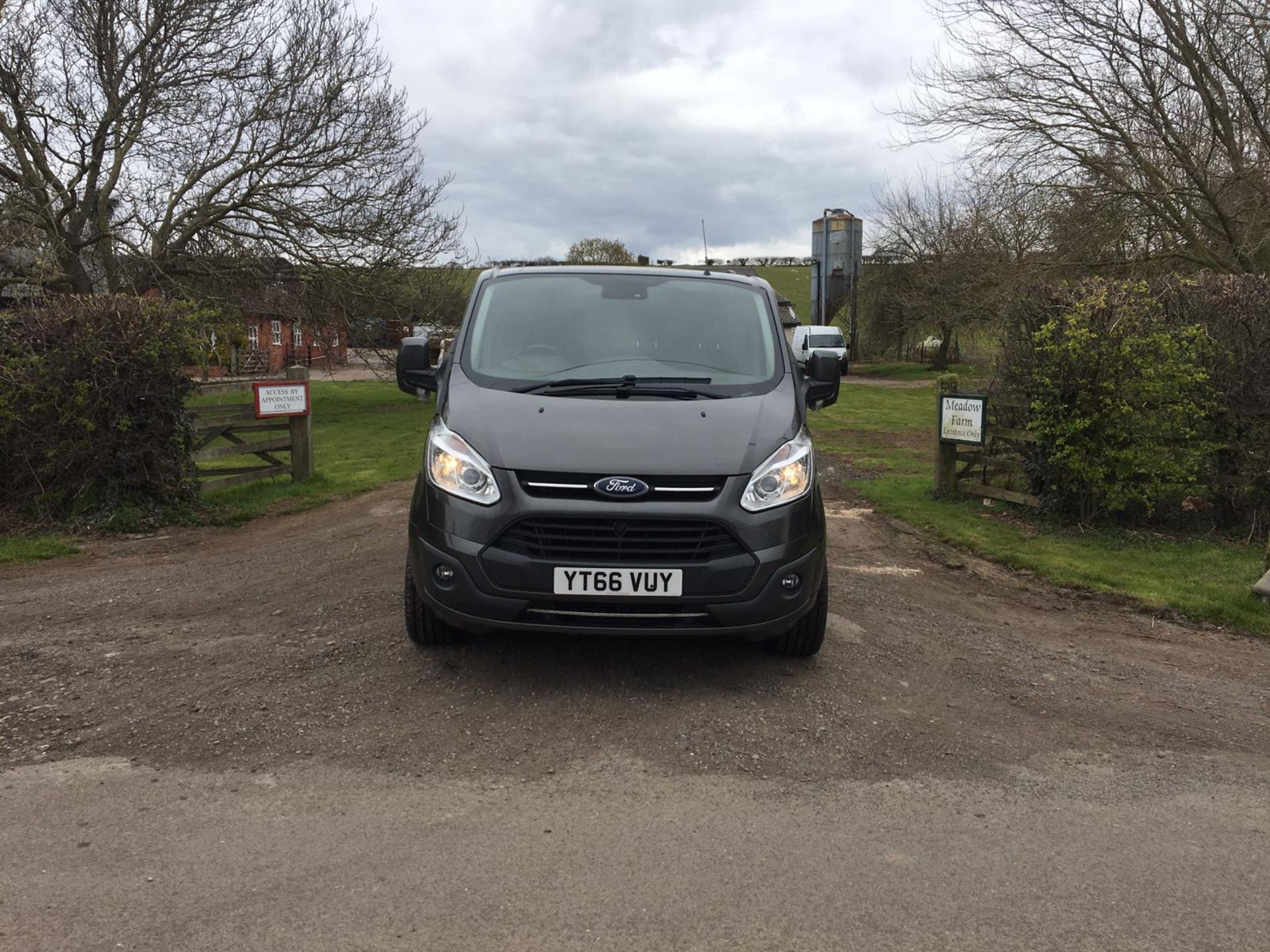 2016/66 REG FORD TRANSIT CUSTOM 270 LIMITED 2.0 DIESEL GREY PANEL VAN, SHOWING 2 FORMER KEEPERS - Image 2 of 15