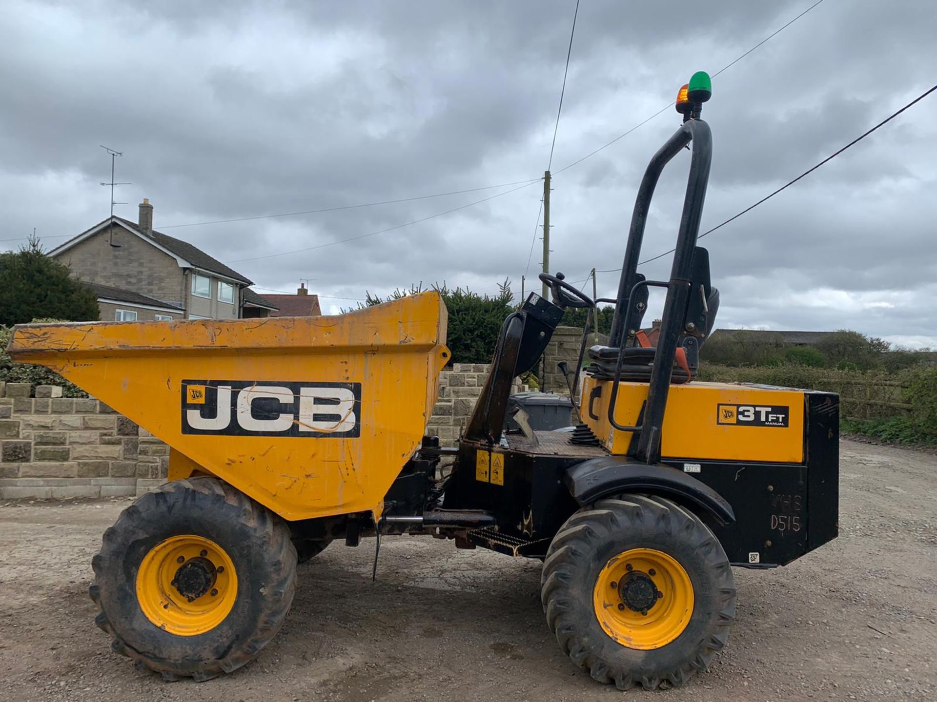 2015 JCB 3 TON DUMPER, RUNS AND WORKS WELL, GOOD CONDITION *PLUS VAT*