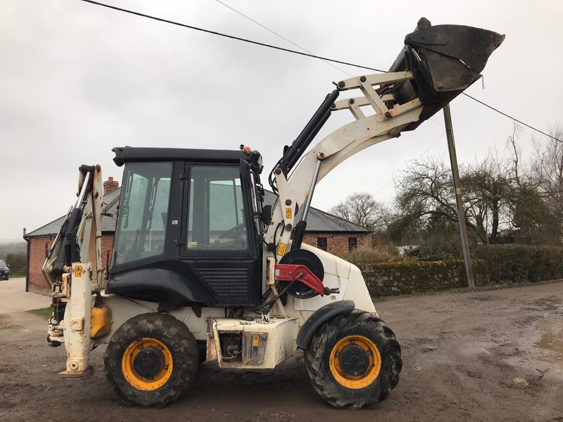 2011 JCB 2CX STREET MASTER BACKHOE, 1480 HOURS, 4-IN-1 BUCKET, 4 WHEEL STEER *PLUS VAT*