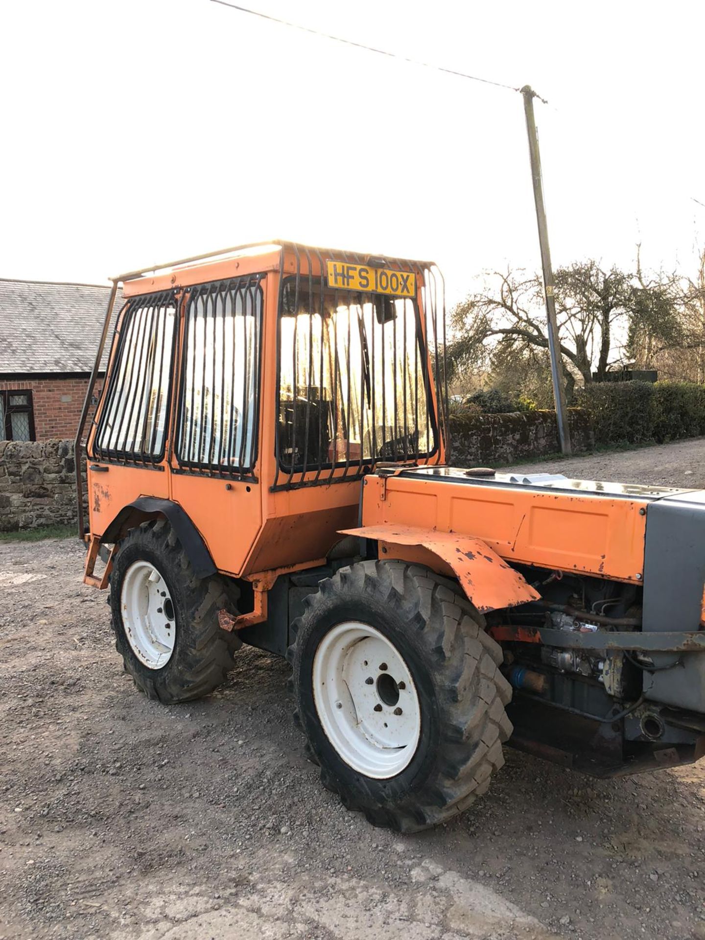 HOLDER 412 TRACTOR, RUNS, WORKS & DRIVES, 4 WHEEL DRIVE, PTO ON THE FRONT, 3 POINT LINKAGE *NO VAT* - Image 4 of 9