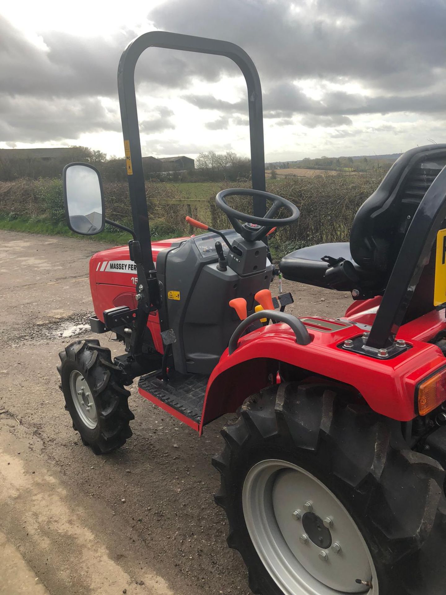 EX DEMO CONDITION 69 REG MASSEY FERGUSON 1520 COMPACT TRACTOR, 4 WHEEL DRIVE *PLUS VAT* - Image 3 of 10