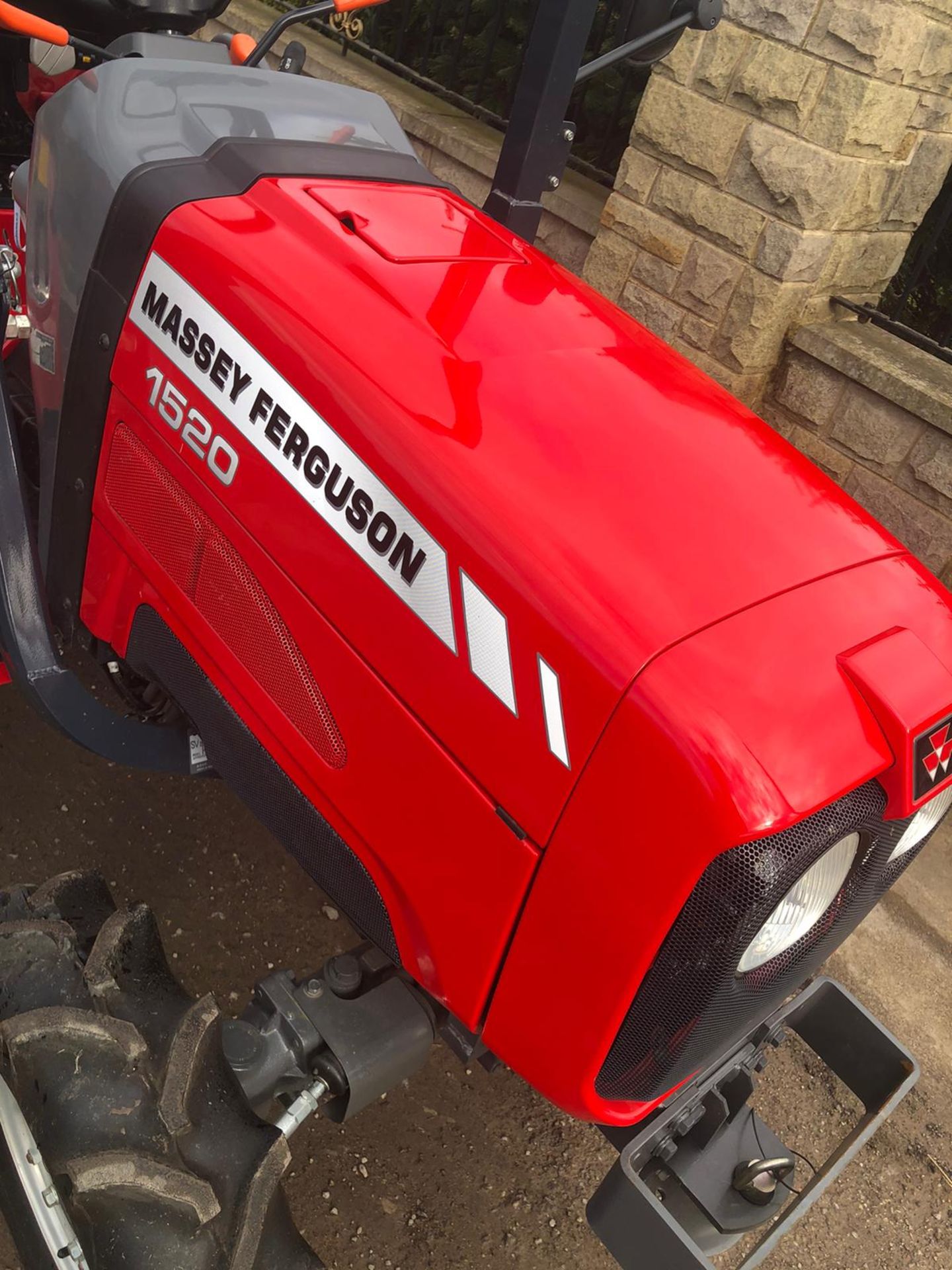 EX DEMO CONDITION 69 REG MASSEY FERGUSON 1520 COMPACT TRACTOR, 4 WHEEL DRIVE *PLUS VAT* - Image 6 of 10