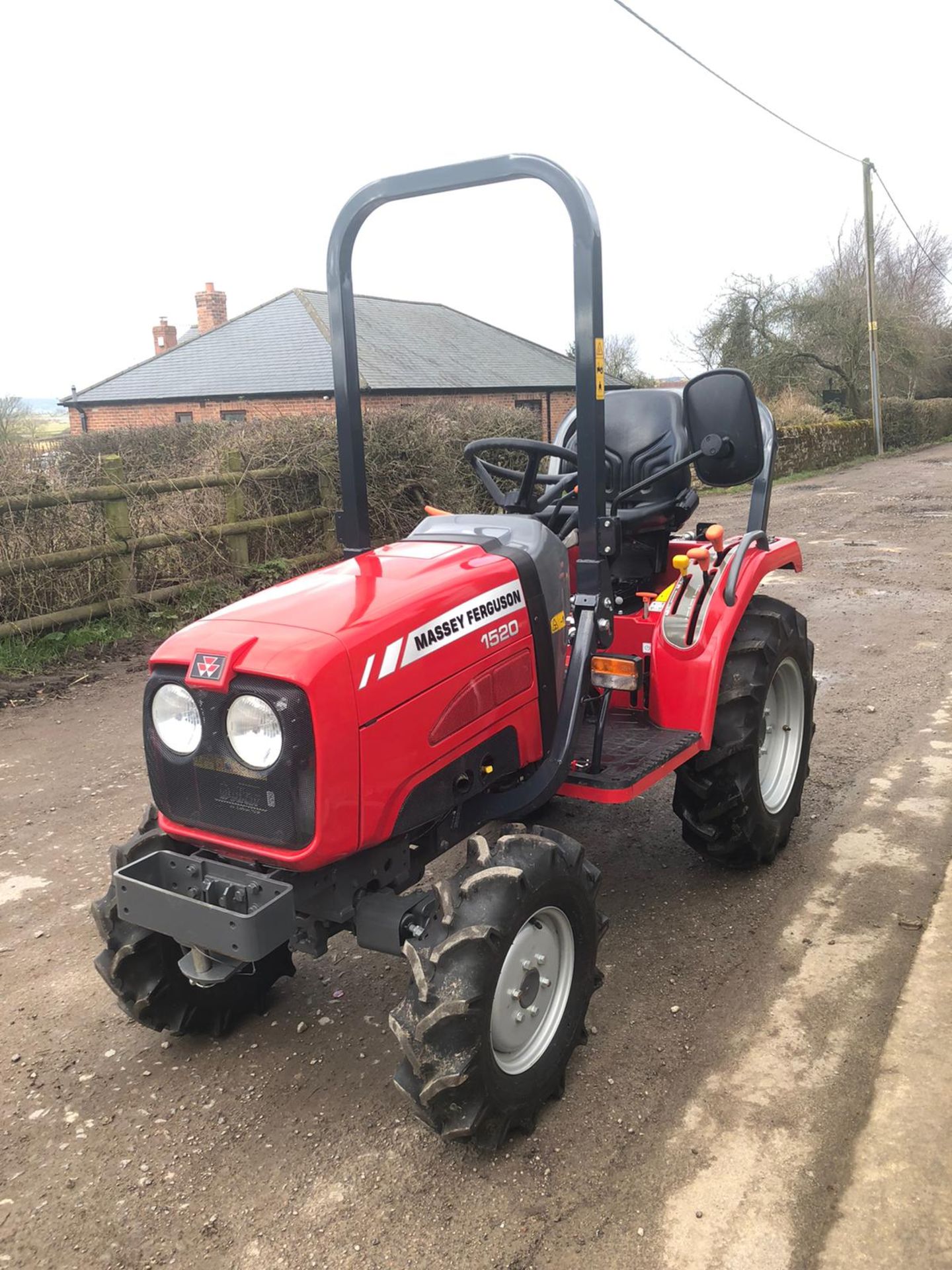 EX DEMO CONDITION 69 REG MASSEY FERGUSON 1520 COMPACT TRACTOR, 4 WHEEL DRIVE *PLUS VAT* - Image 2 of 10