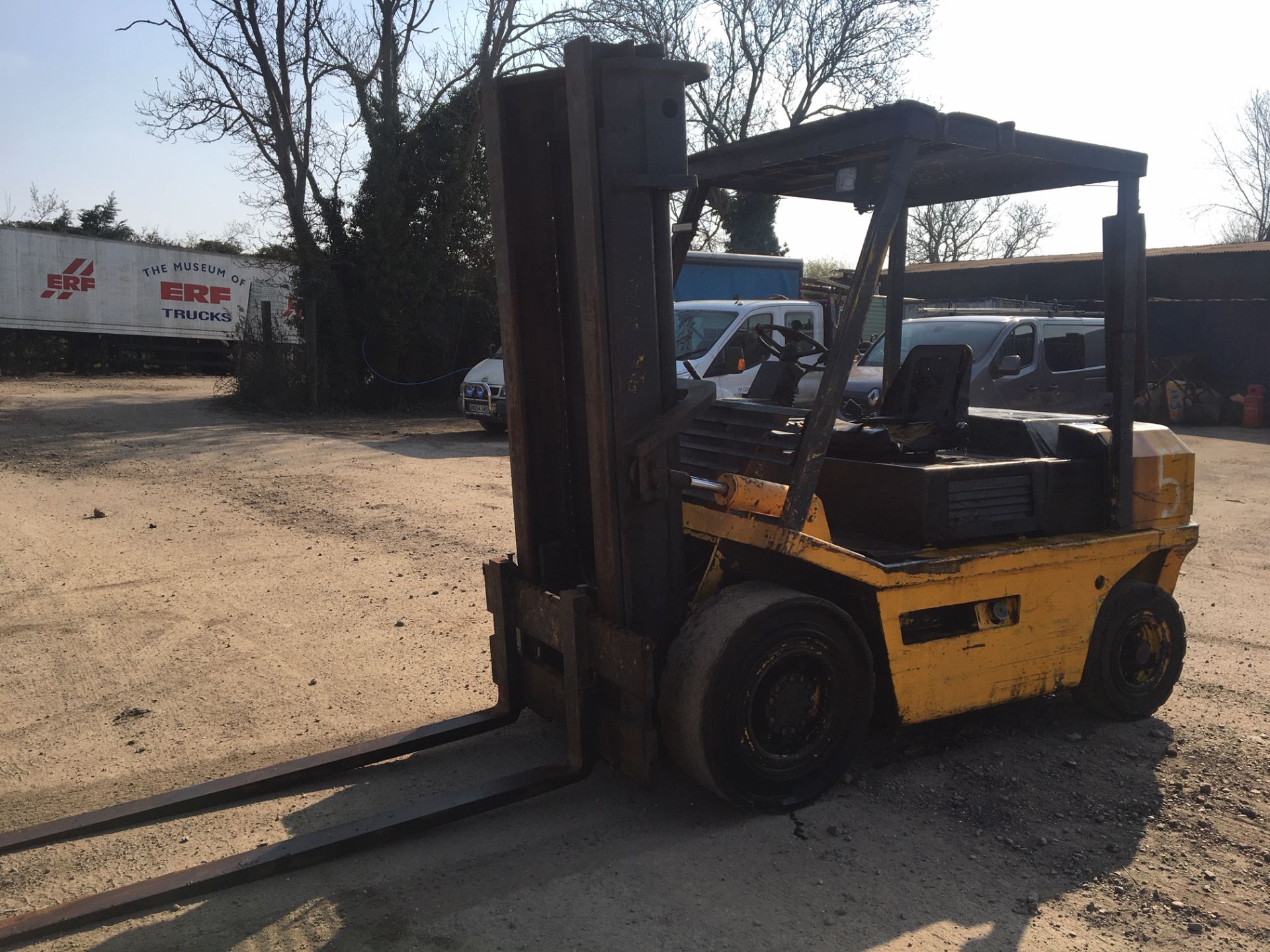 LANCING 5 TON DIESEL FORKLIFT, PERKINS 4 CYLINDER ENGINE, NEW BATTERY AND GLOW PLUG JUST FITTED - Image 4 of 6