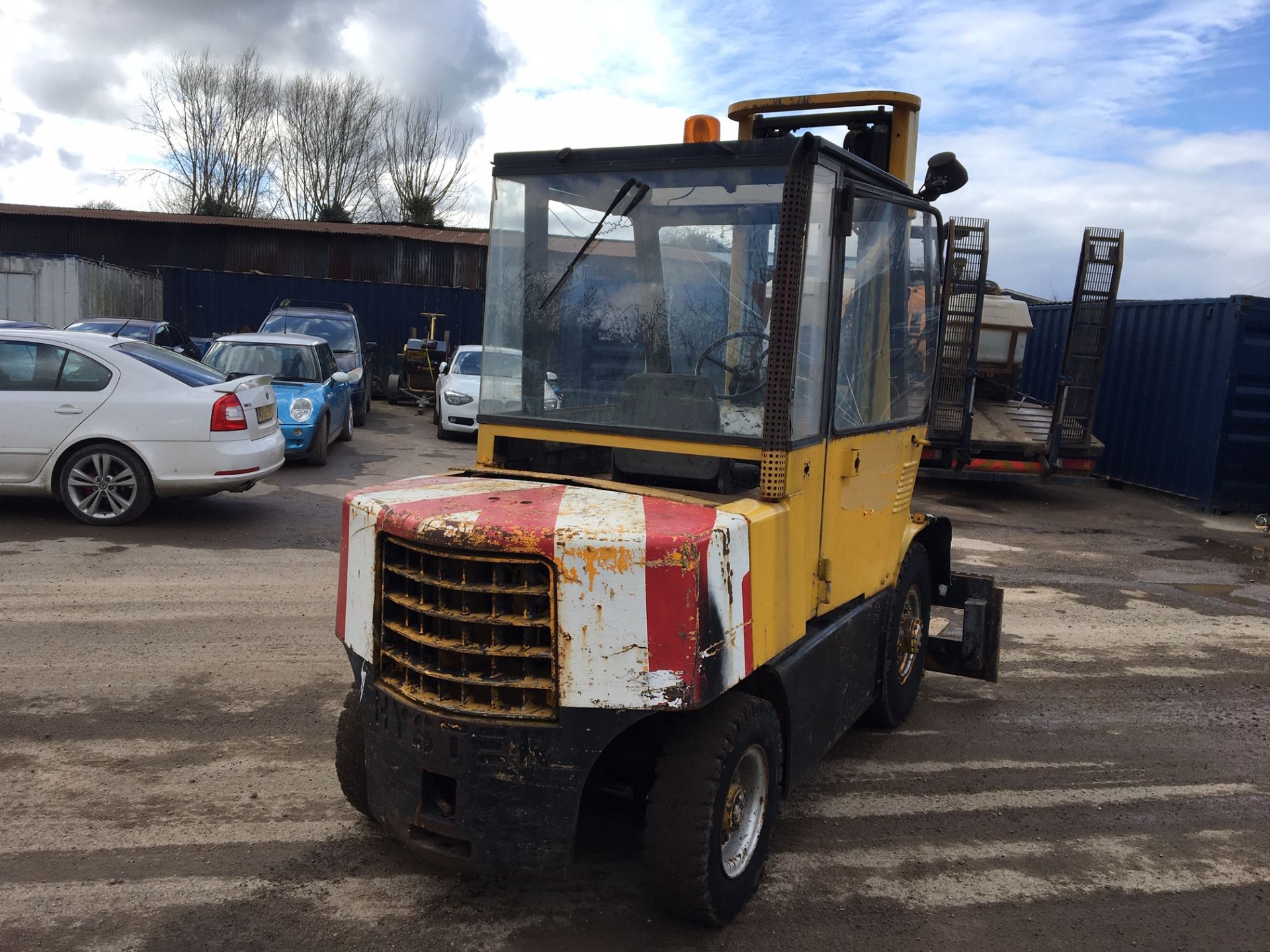 HYSTER 5 TON DIESEL FORKLIFT, PERKINS 4 CYLINDER DIESEL ENGINE, EXTRA WIDE FORK CARRIAGE *PLUS VAT* - Image 2 of 5