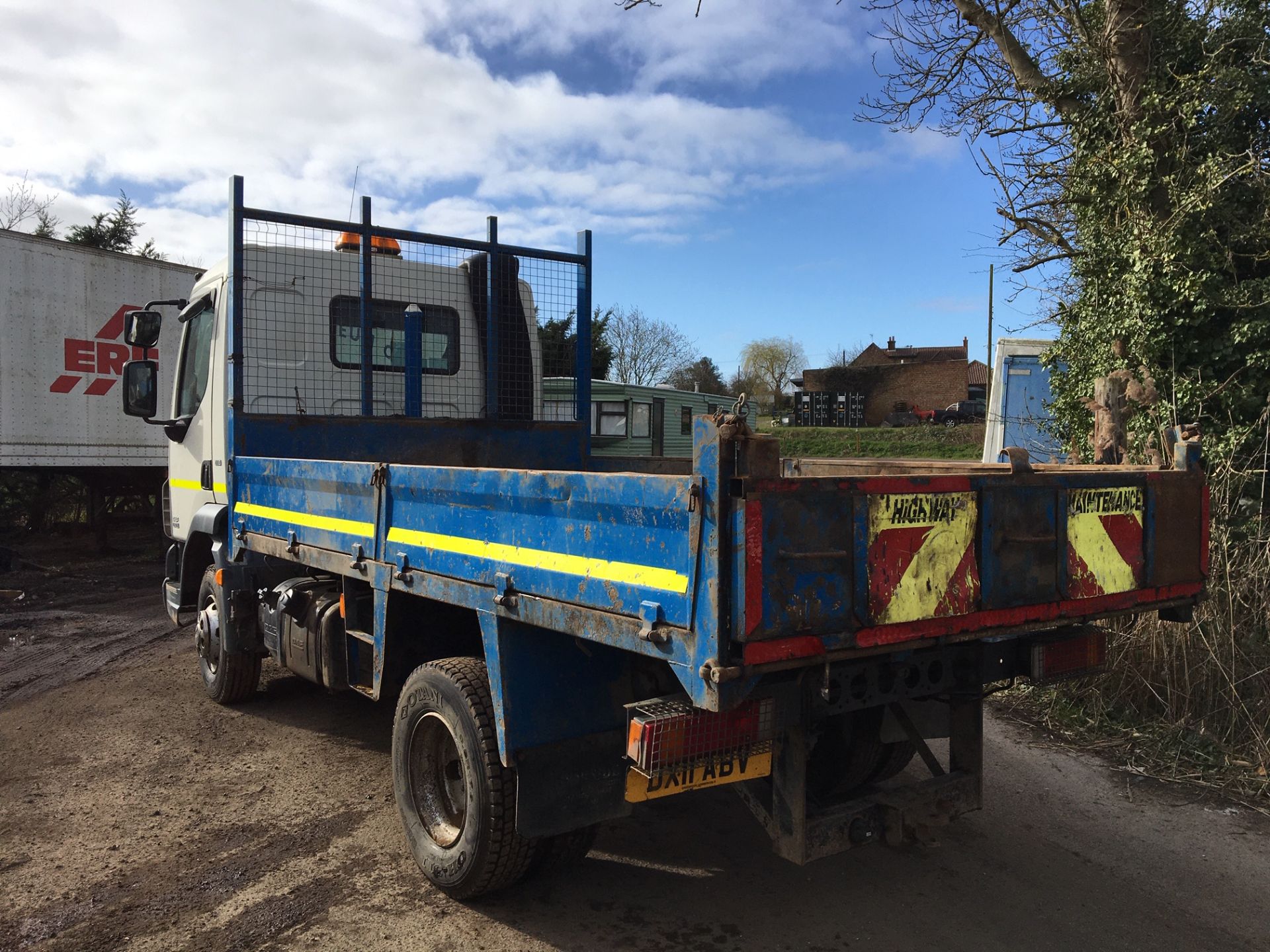 2011/11 REG DAF TRUCKS LF FA 45.160 WHITE DIESEL 7.5 TON TIPPER 6 SPEED AUTO *PLUS VAT* - Image 3 of 8