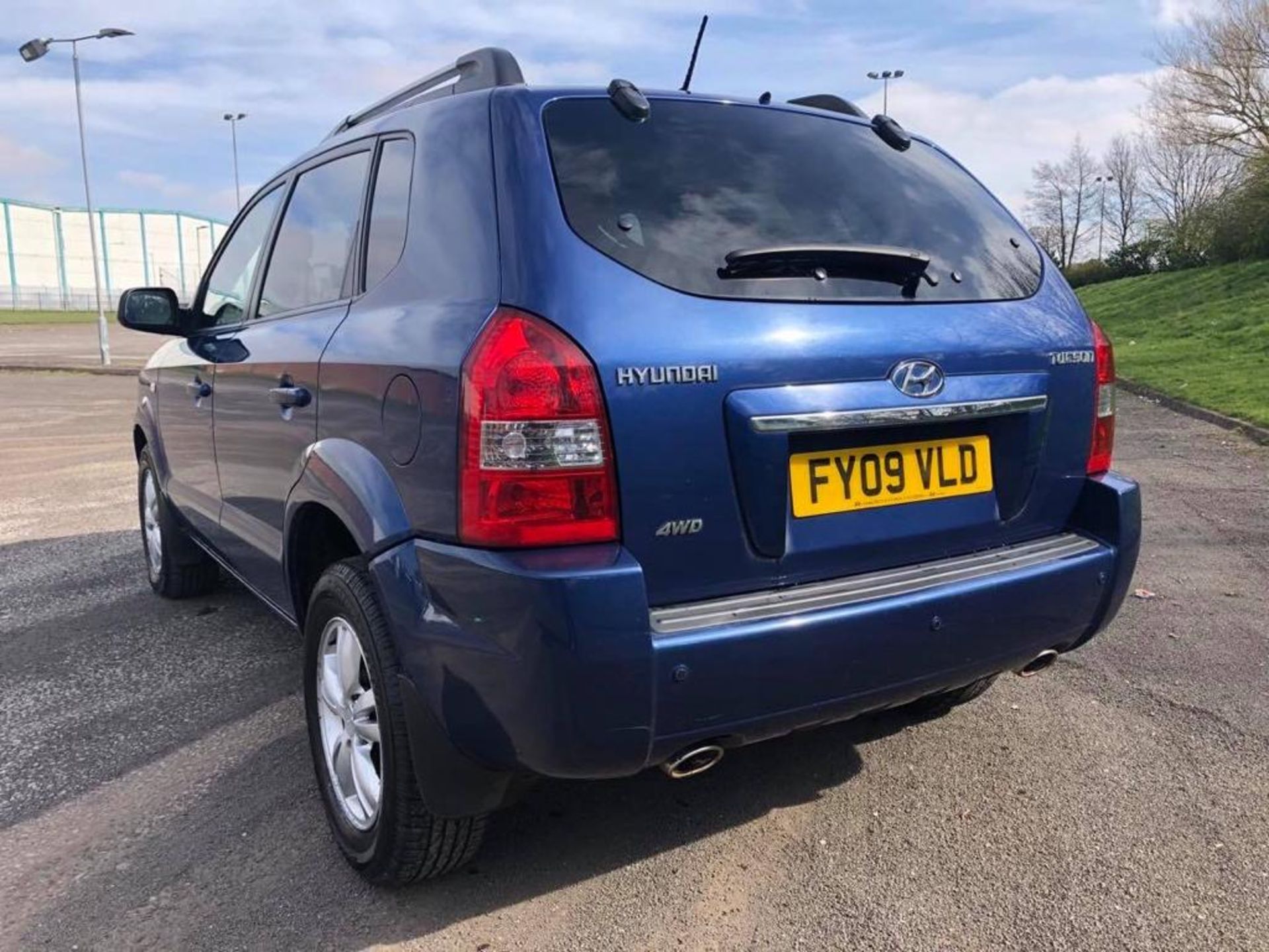 2009/09 REG HYUNDAI TUCSON STYLE 4WD CRDI 2.0 DIESEL BLUE, SHOWING 2 FORMER KEEPERS *NO VAT* - Image 6 of 10