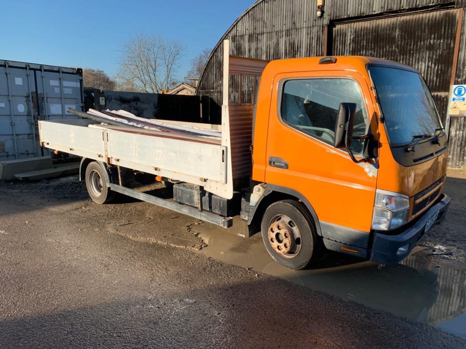 2009 REG MITSUBISHI FUSO CANTER 7C15 3.0 DIESEL ORANGE DROPSIDE LORRY, SHOWING 2 FORMER KEEPERS