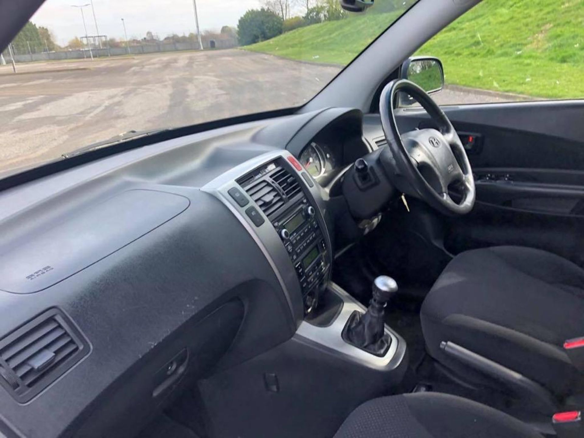 2009/09 REG HYUNDAI TUCSON STYLE 4WD CRDI 2.0 DIESEL BLUE, SHOWING 2 FORMER KEEPERS *NO VAT* - Image 8 of 10