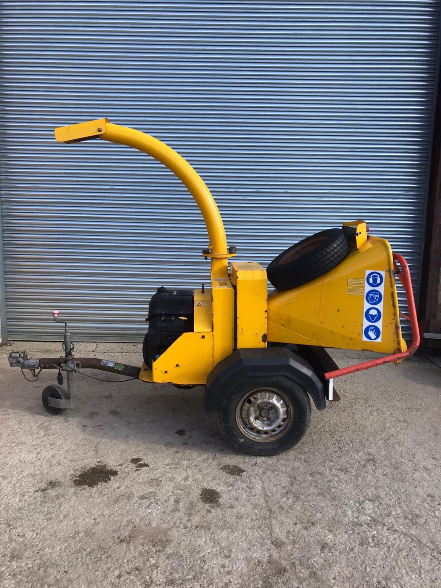 NTECH / TIMBERWOLF TOWABLE SINGLE AXLE WOOD CHIPPER, RUNS, CHIPS AND STRESS CONTROL, WORKING ORDER - Image 3 of 5