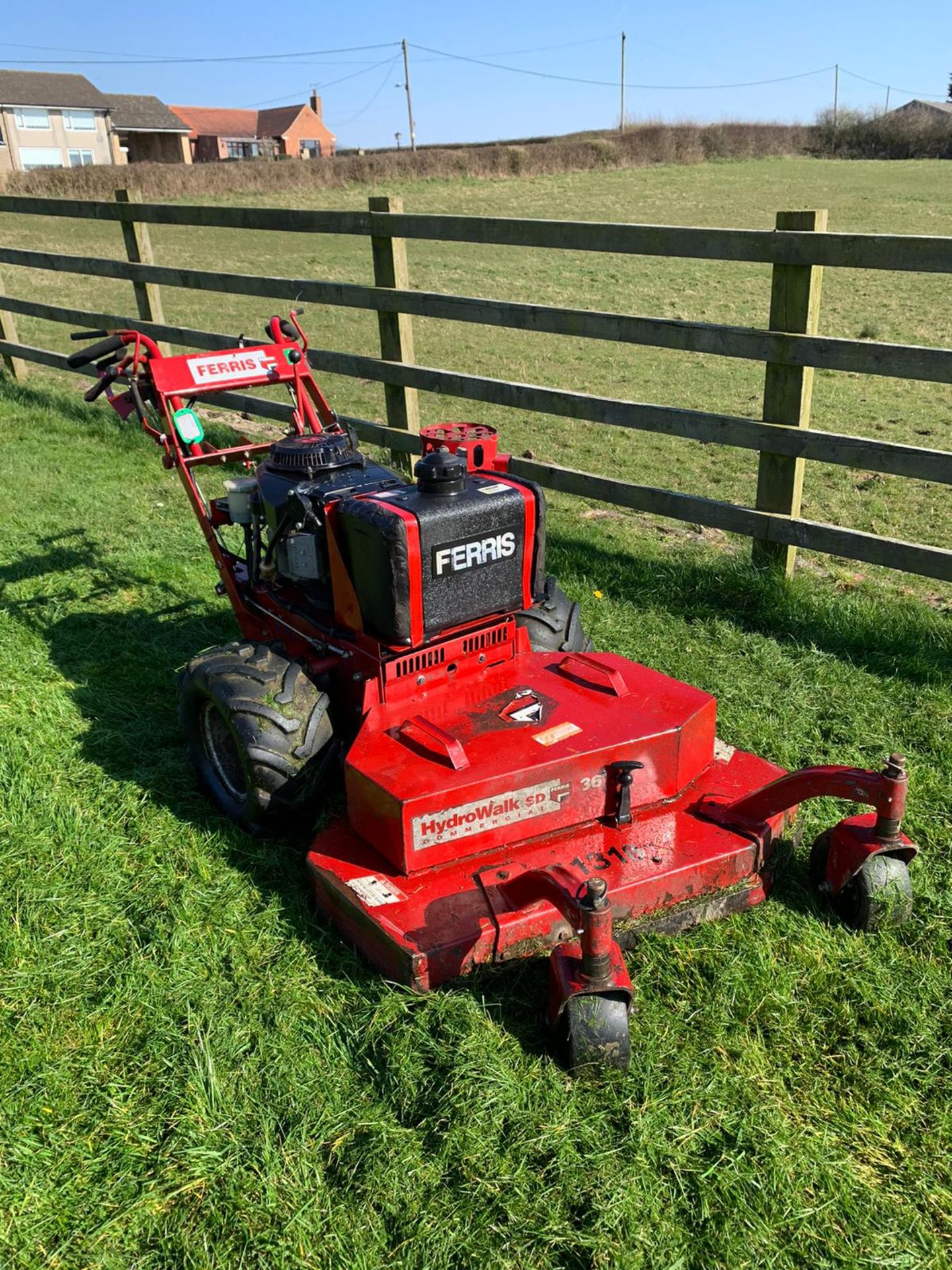 FERRIS HYDROWALK SD COMMERCIAL 36" CUT WALK BEHIND MOWER, YEAR 2005, RUNS, WORKS AND CUTS *PLUS VAT* - Image 5 of 11