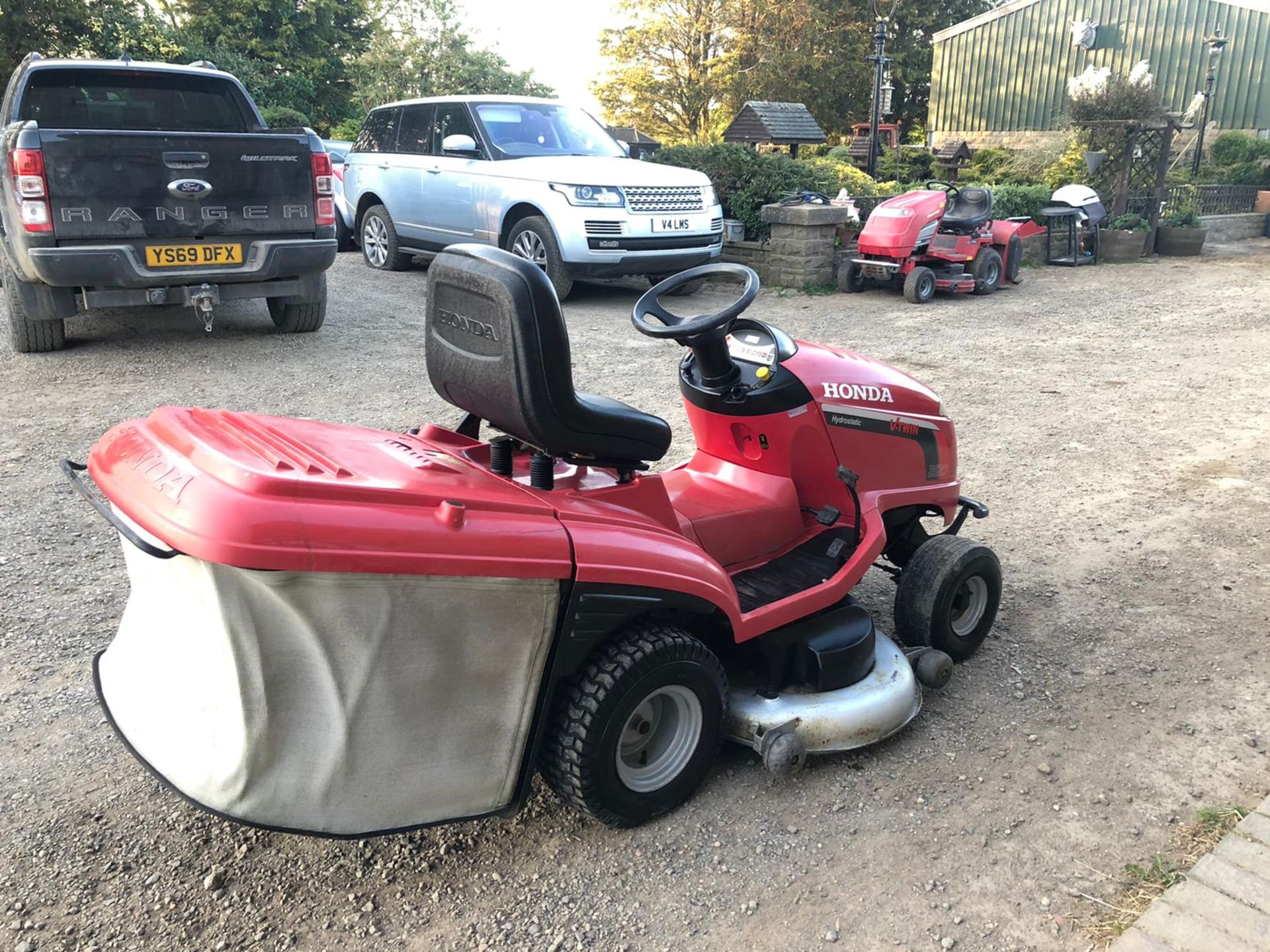 HONDA 2620 RIDE ON LAWN MOWER 20HP ENGINE 48 INCH CUTTING DECK *NO VAT* - Image 3 of 6